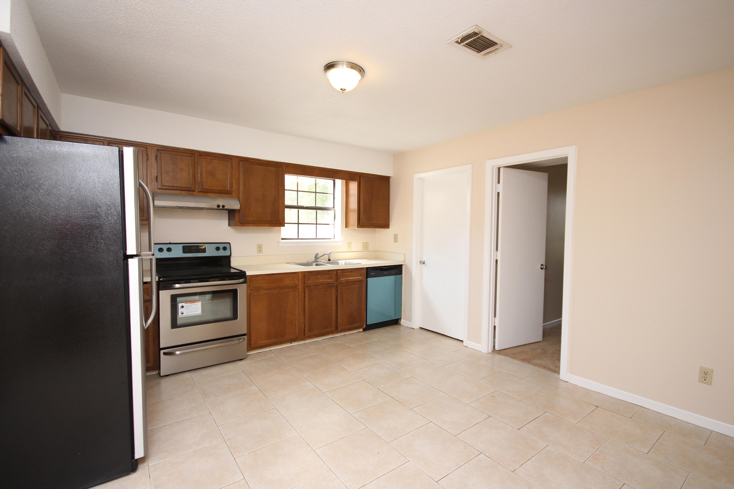 BELL-BROOK ESTATES - Residential Lease