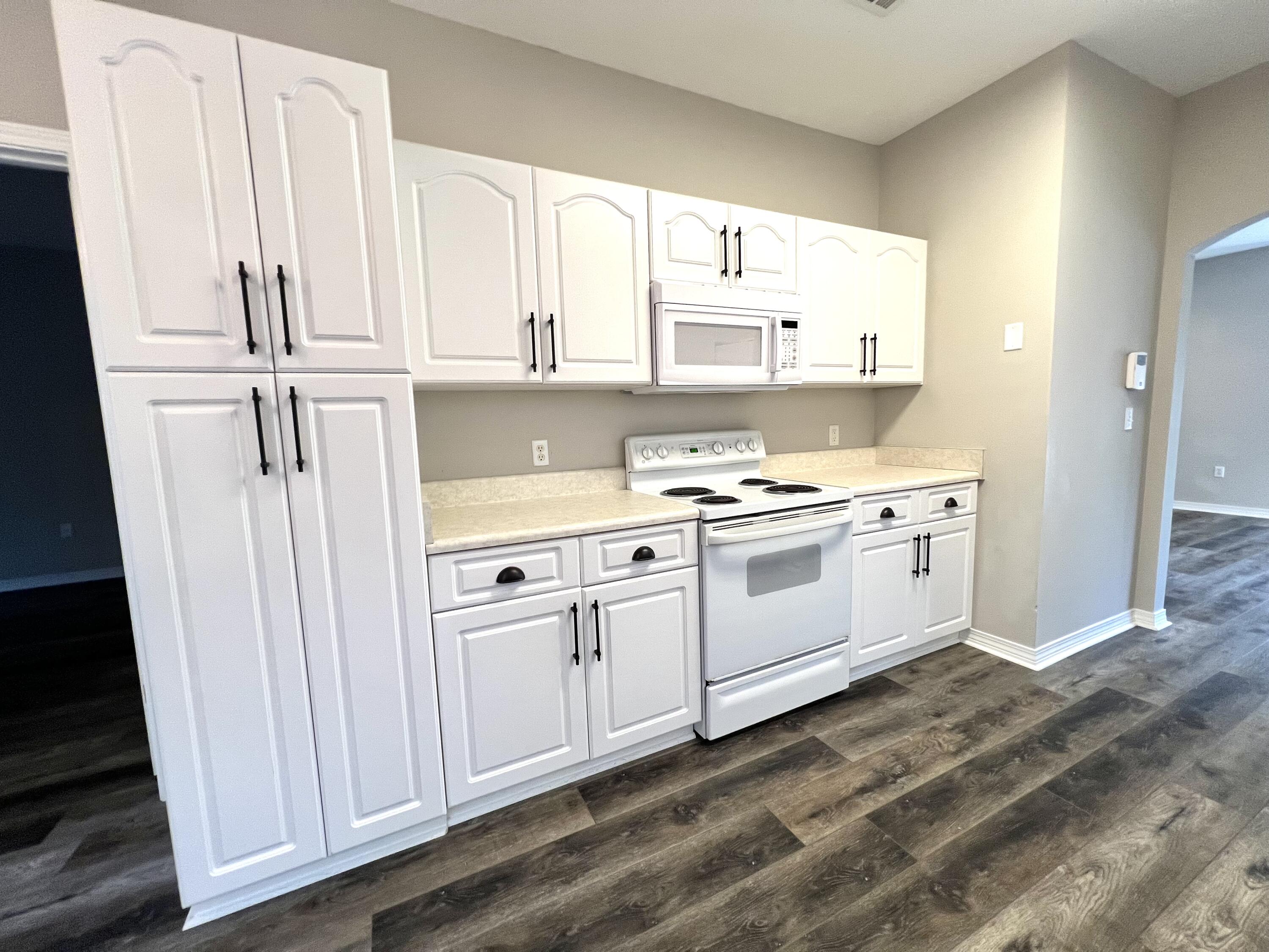 REFLECTIONS AT BLUEWATER BAY T/H - Residential Lease