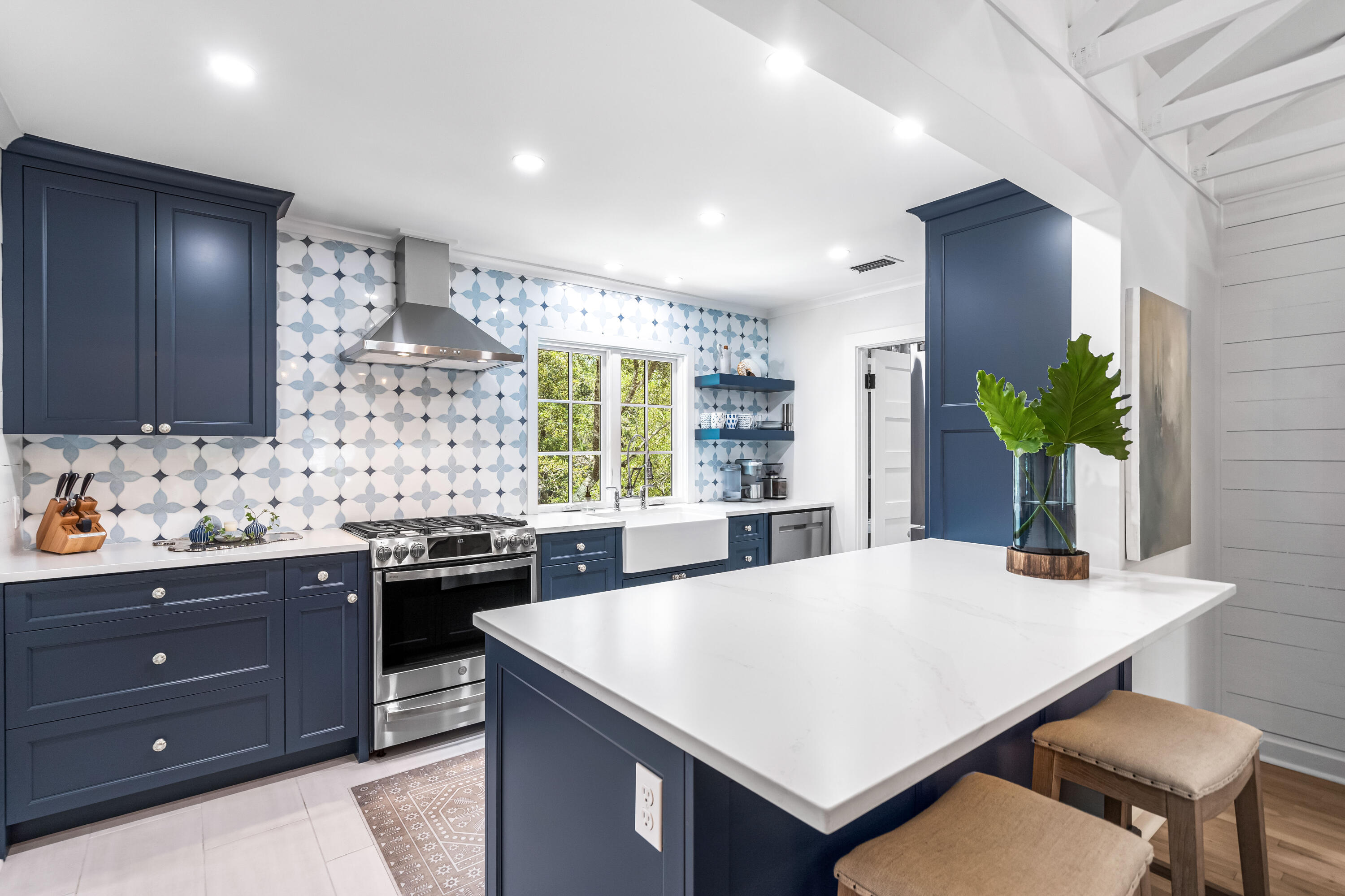 SEAGROVE VILLAGE 6TH ADD - Residential