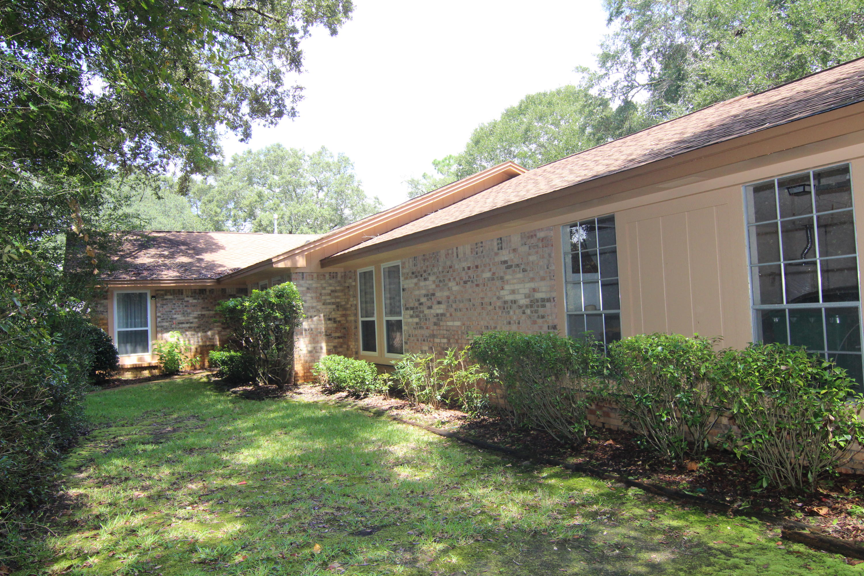 LE CHATEAU - Residential