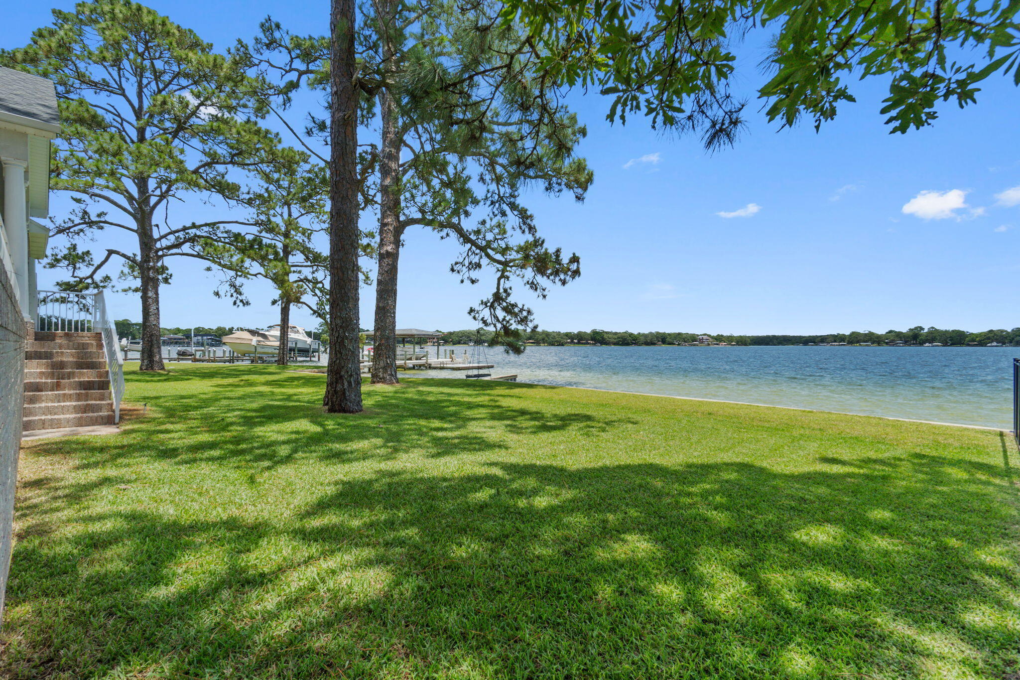PARADISE POINT - Residential