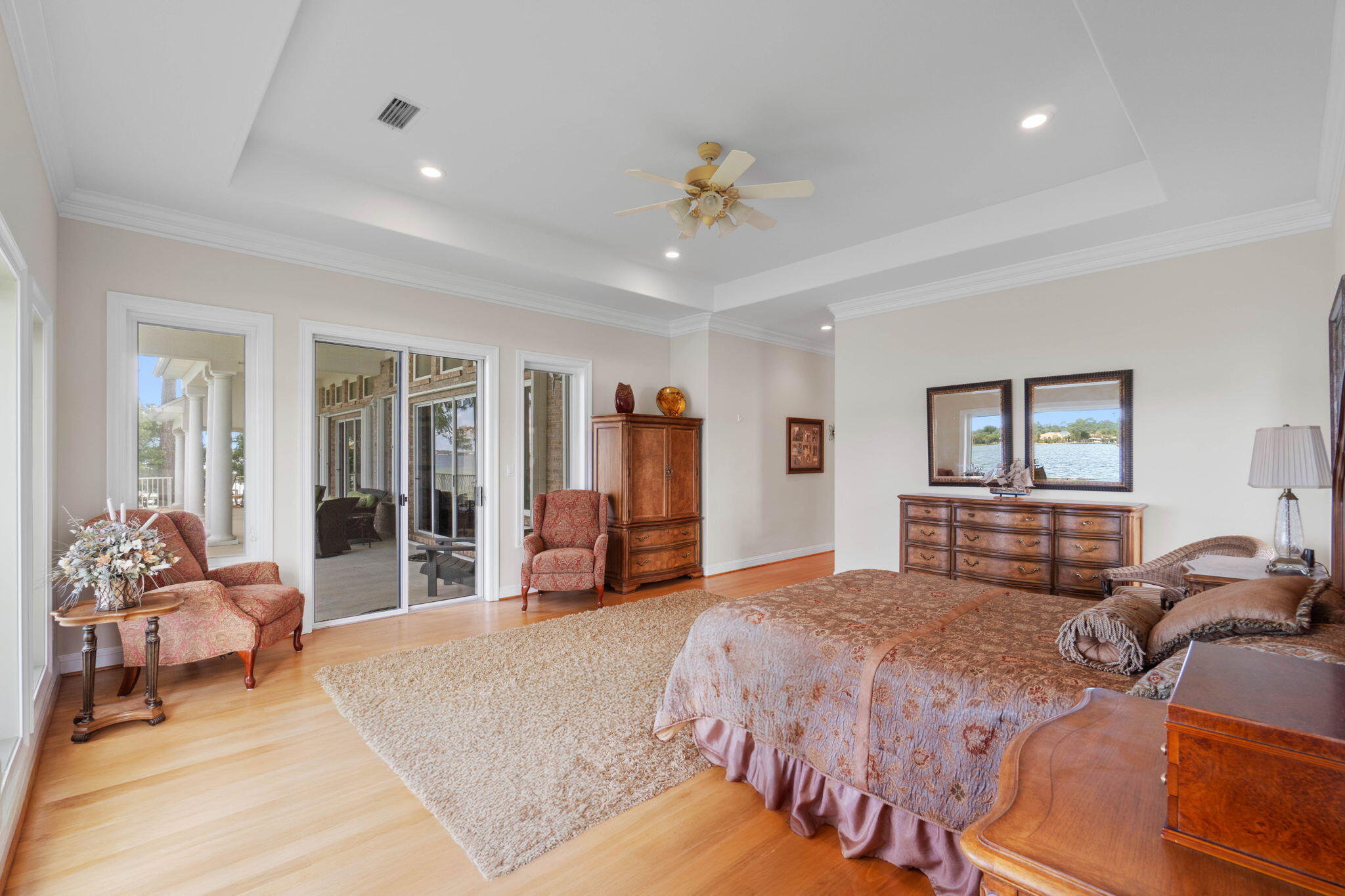 PARADISE POINT - Residential