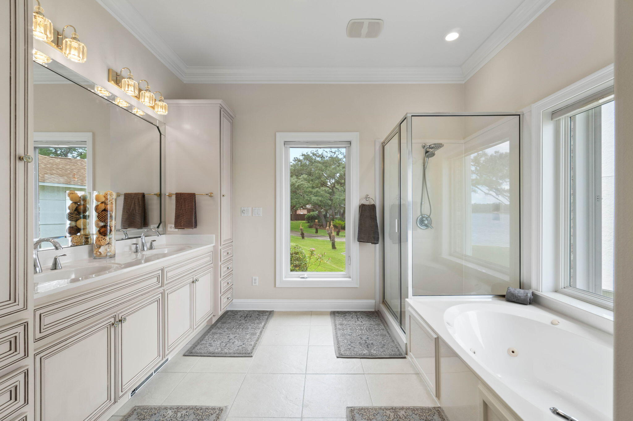 PARADISE POINT - Residential