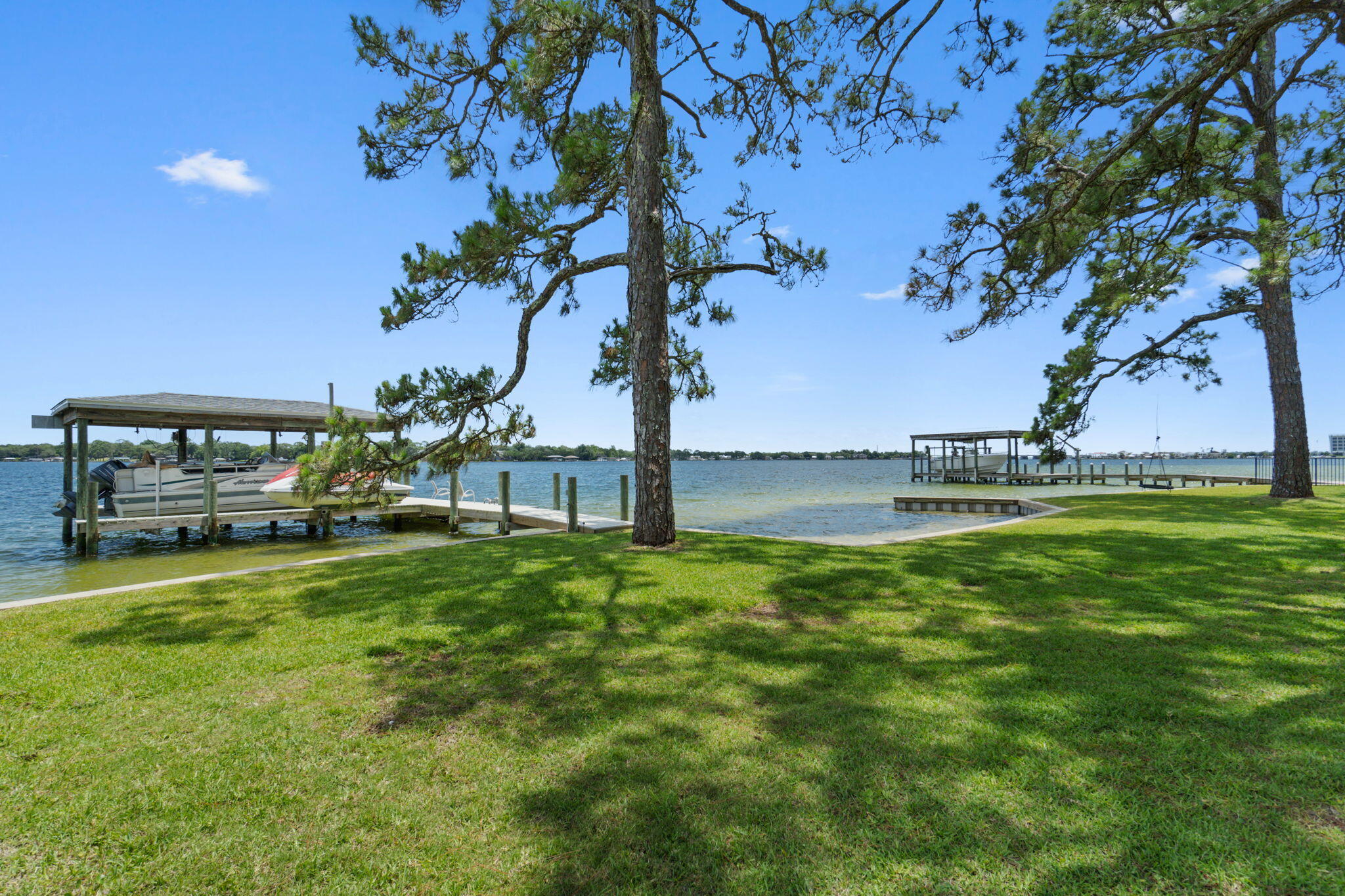 PARADISE POINT - Residential