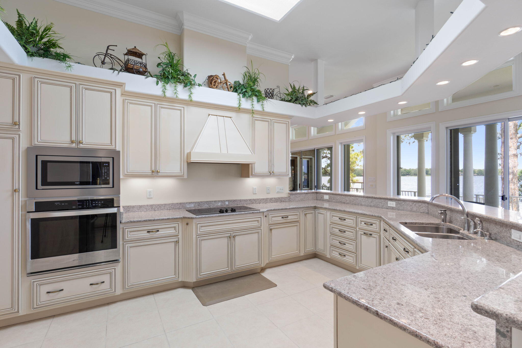 PARADISE POINT - Residential