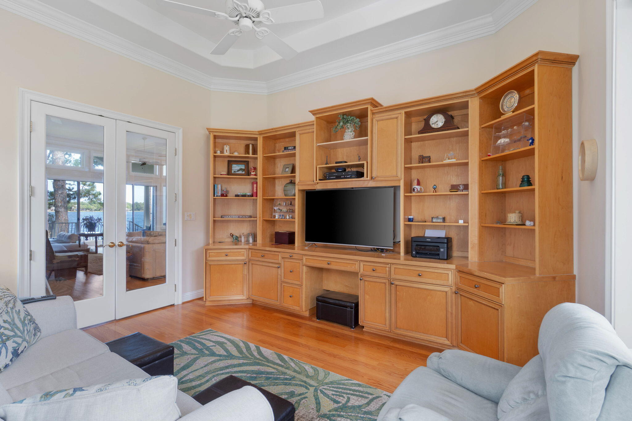 PARADISE POINT - Residential