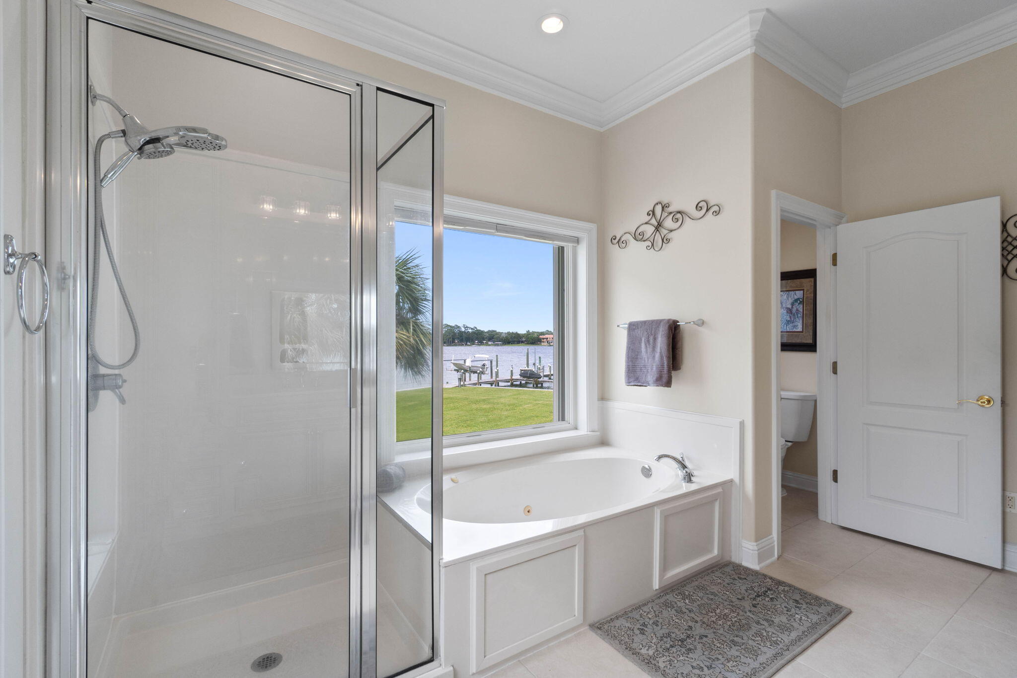 PARADISE POINT - Residential