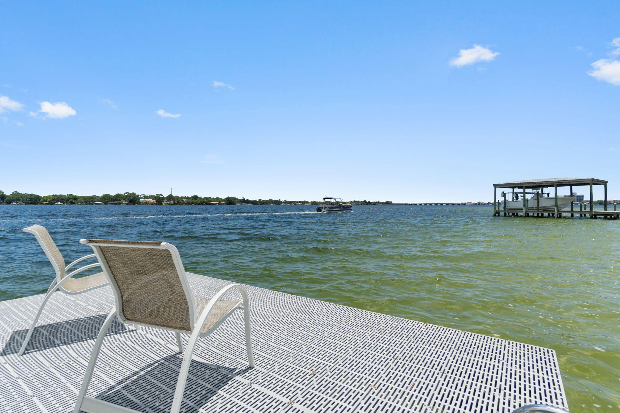 PARADISE POINT - Residential