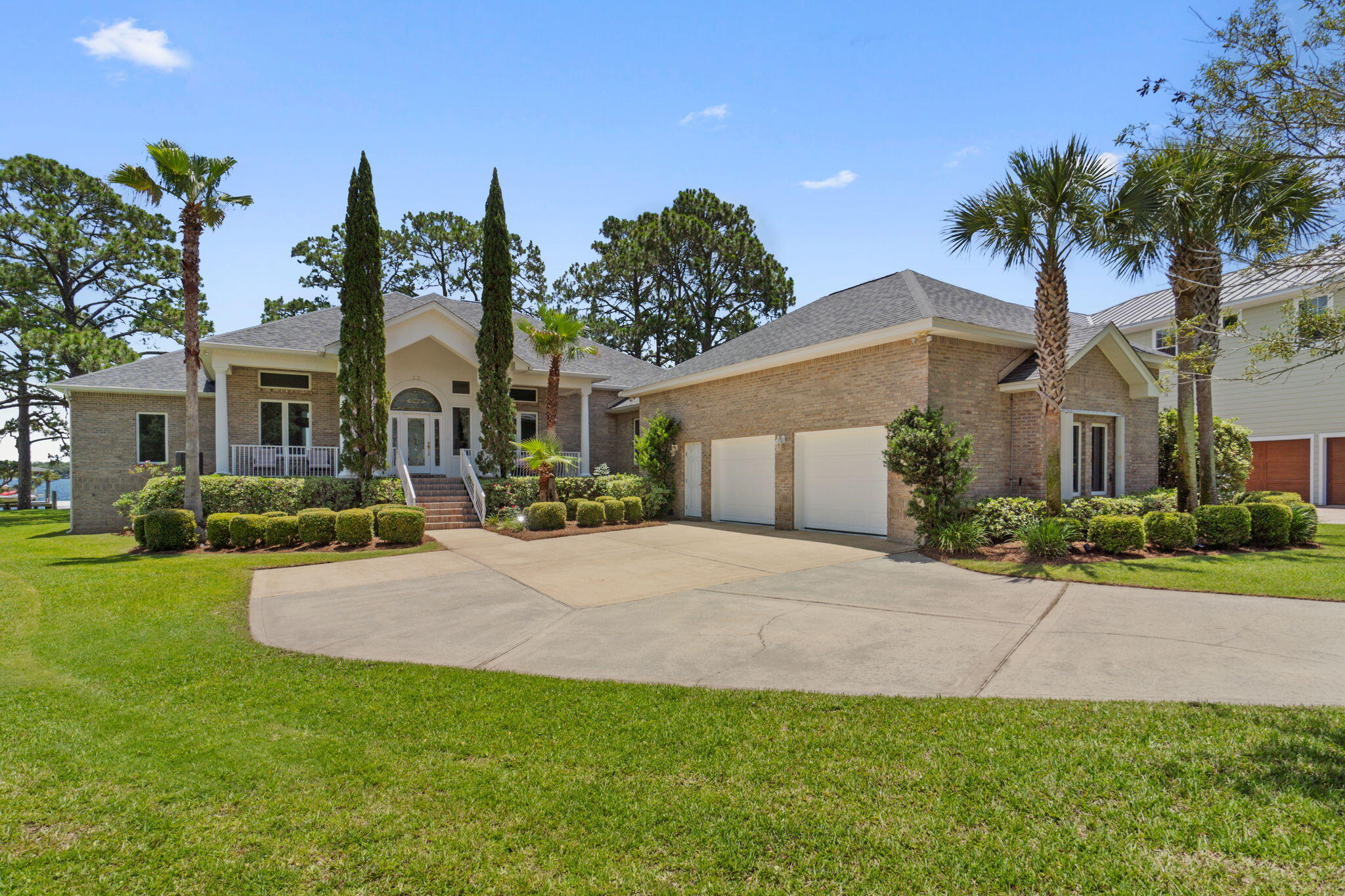 PARADISE POINT - Residential