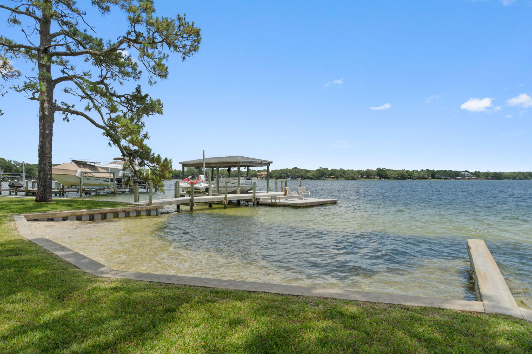 PARADISE POINT - Residential