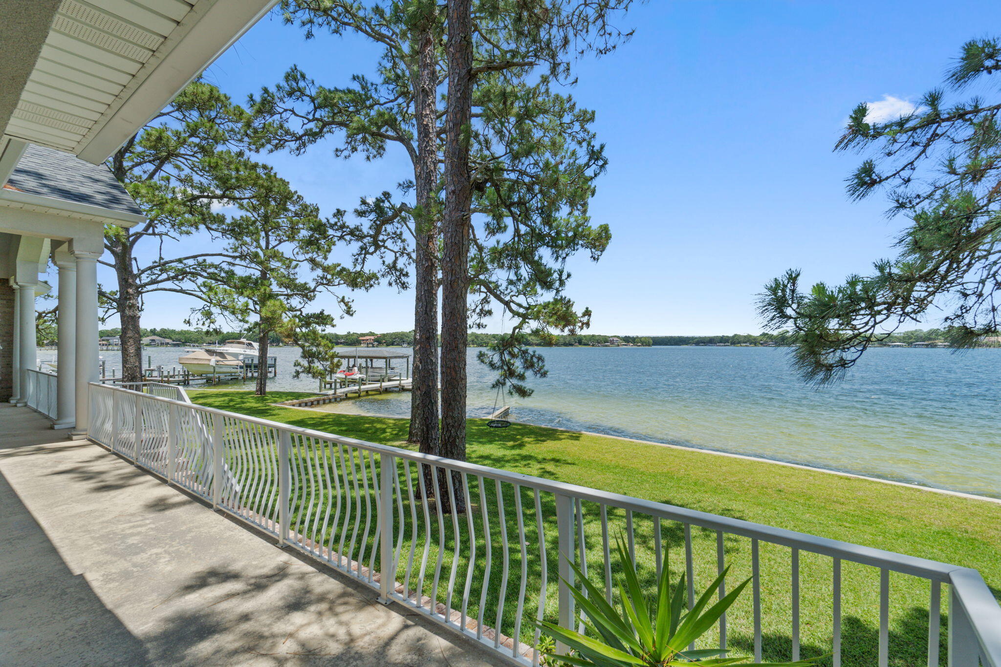 PARADISE POINT - Residential