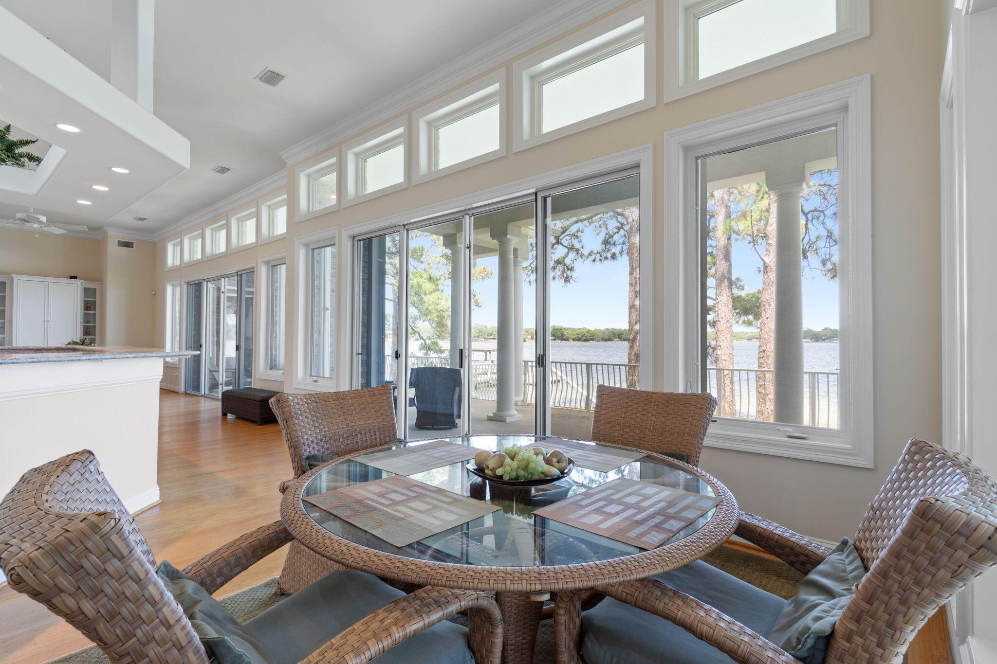 PARADISE POINT - Residential