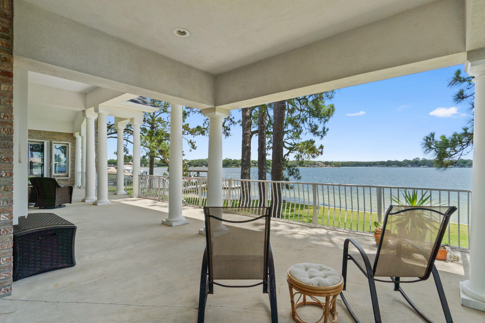 PARADISE POINT - Residential