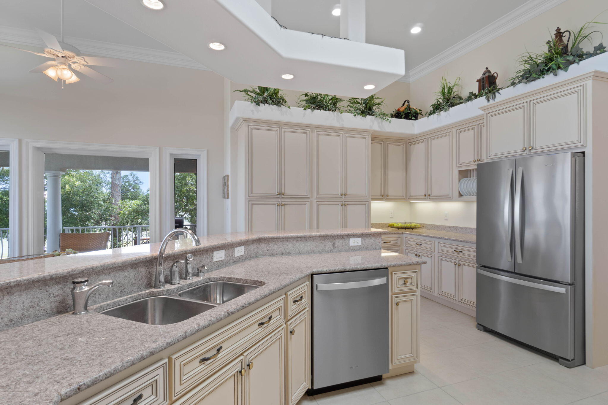PARADISE POINT - Residential