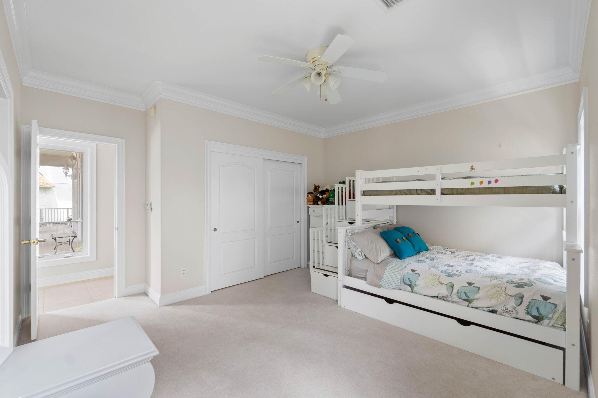 PARADISE POINT - Residential
