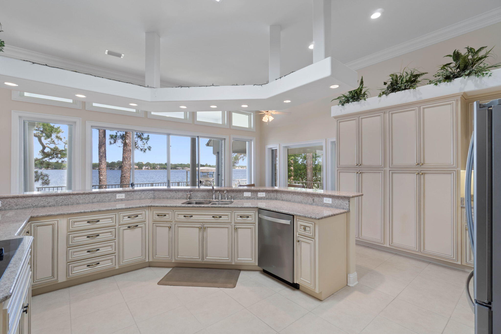 PARADISE POINT - Residential