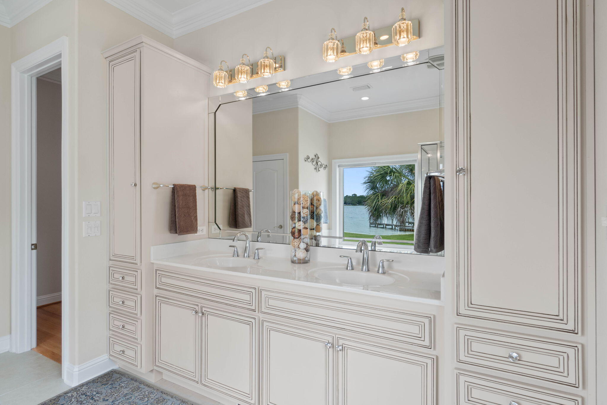PARADISE POINT - Residential