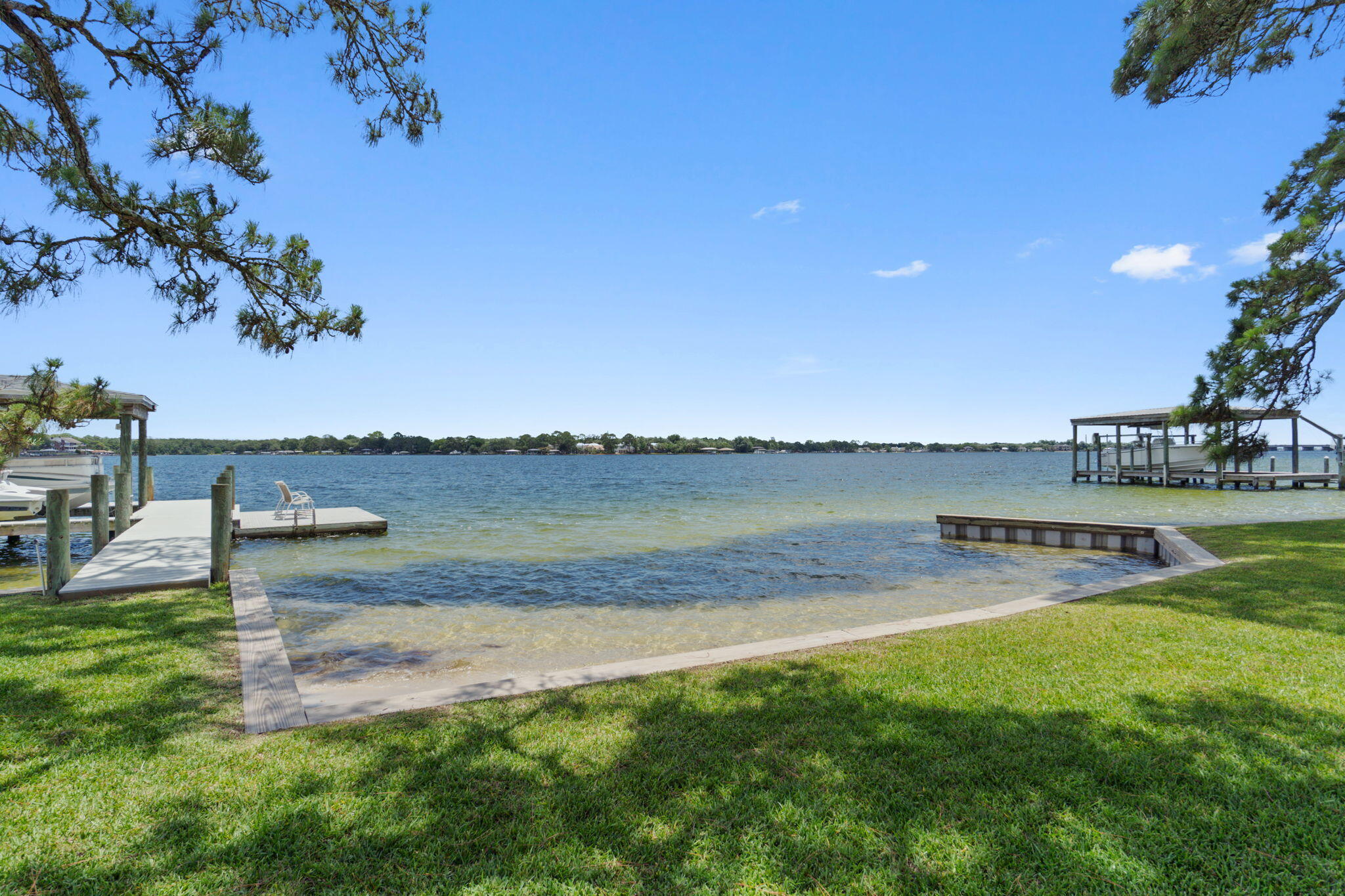 PARADISE POINT - Residential