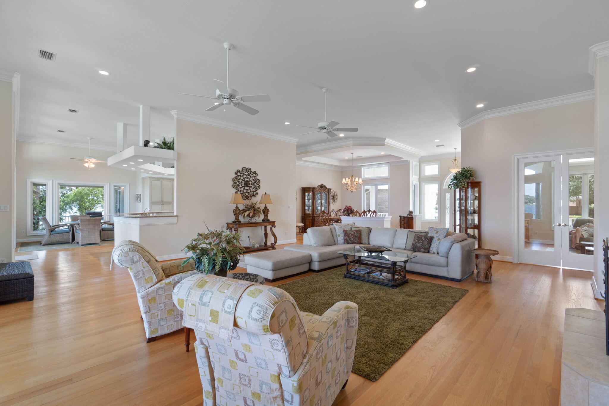 PARADISE POINT - Residential