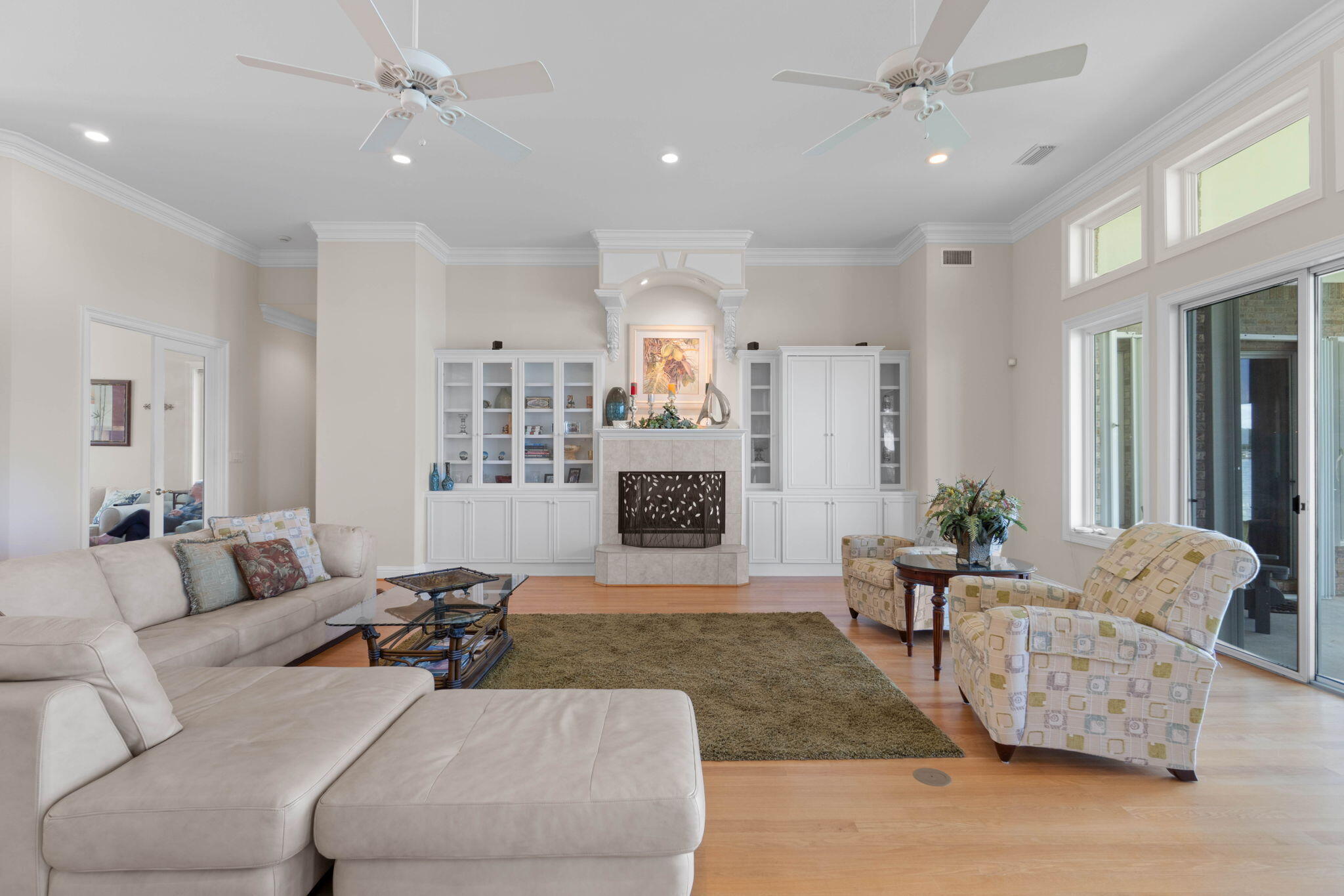 PARADISE POINT - Residential