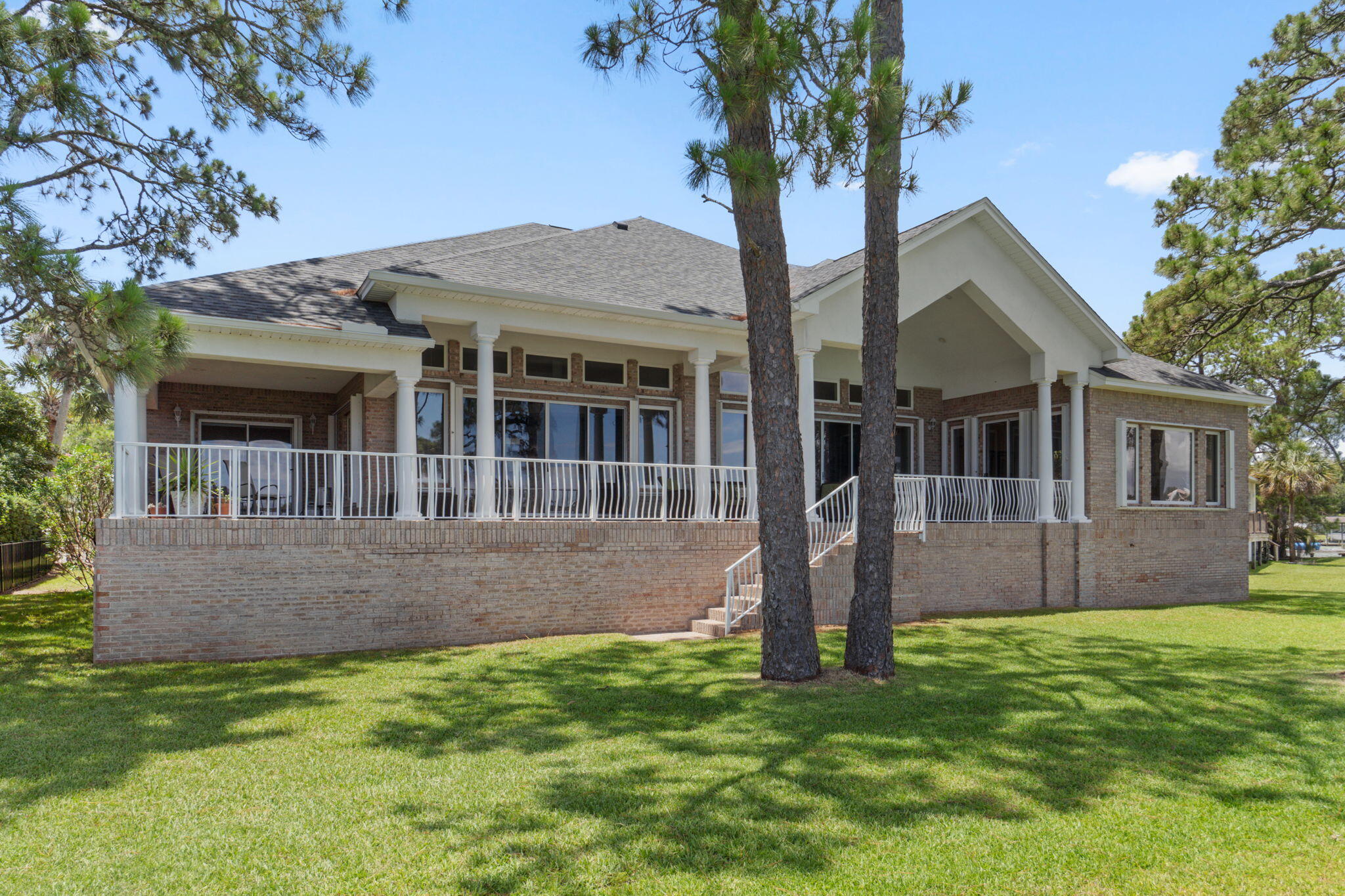 PARADISE POINT - Residential