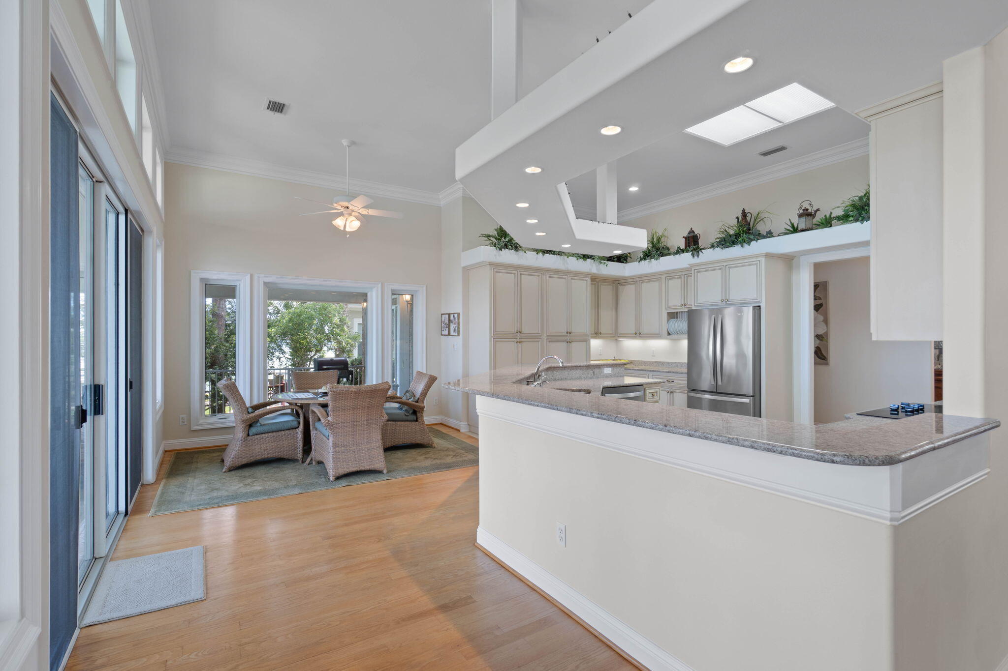 PARADISE POINT - Residential