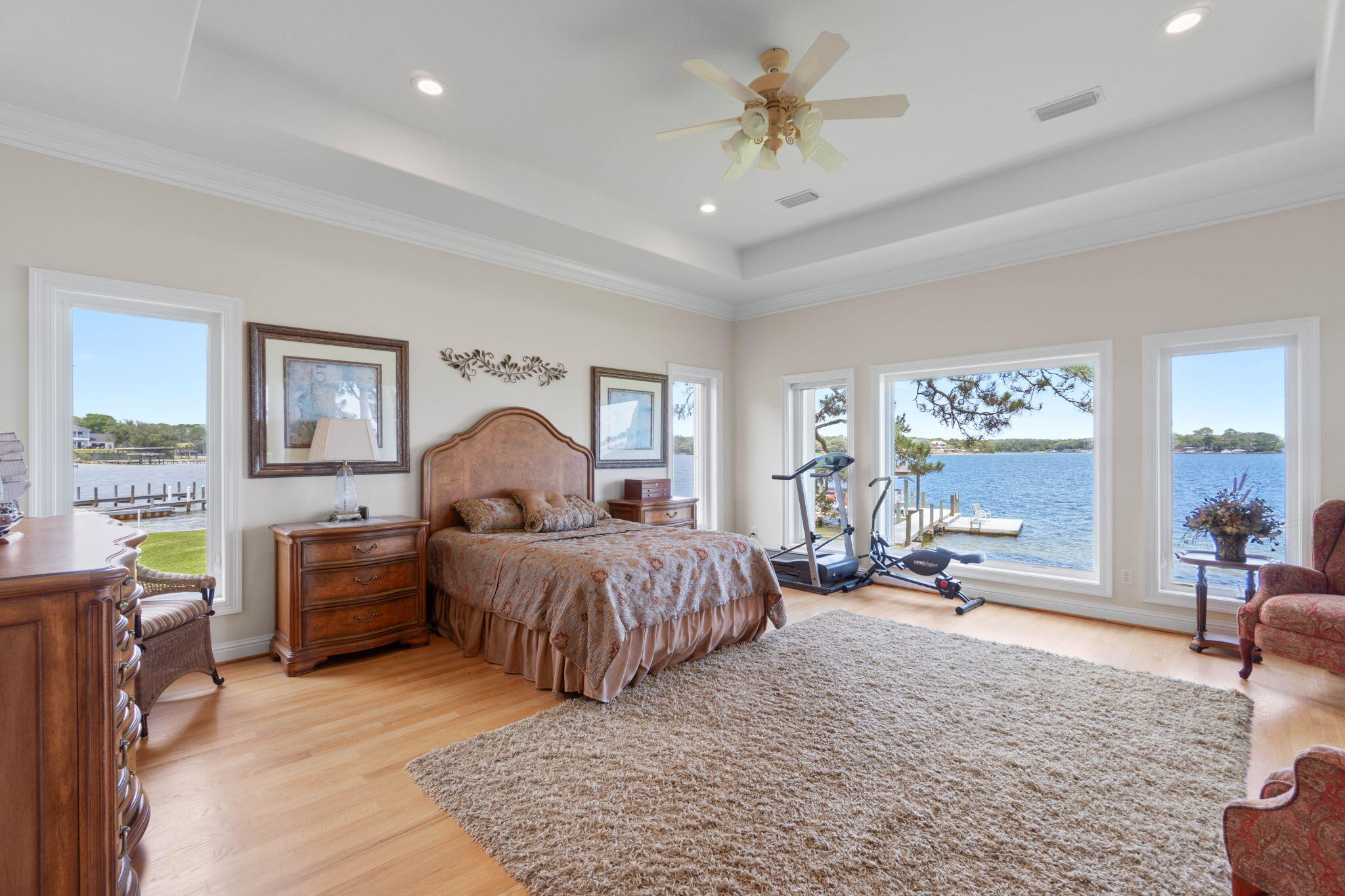 PARADISE POINT - Residential