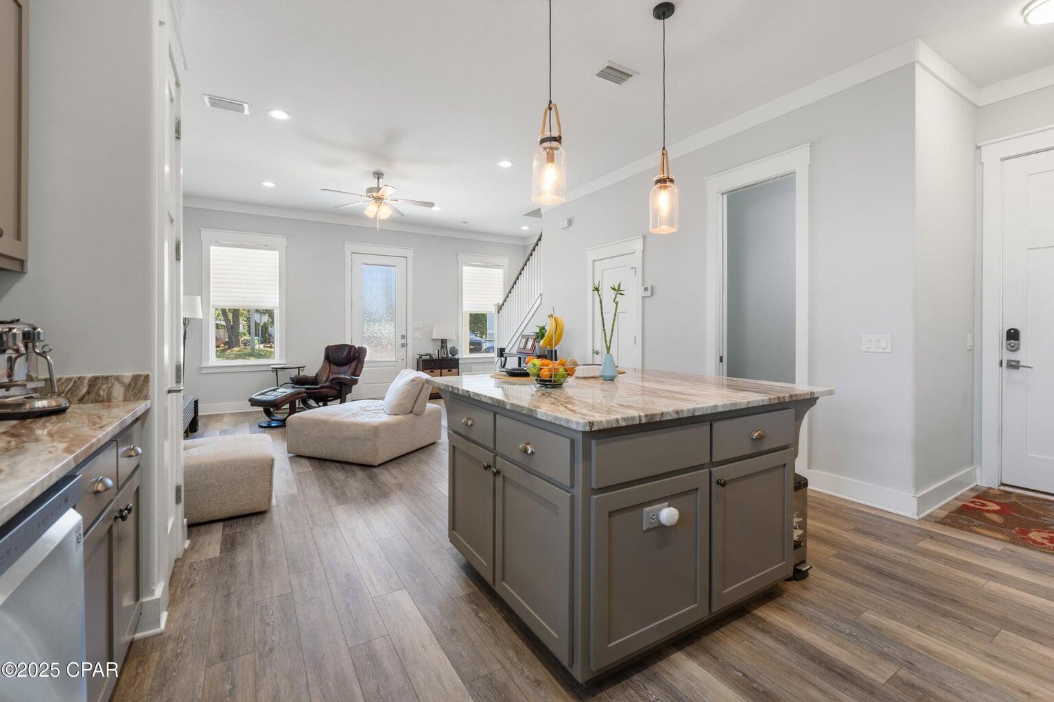 LAGUNA BEACH - Residential