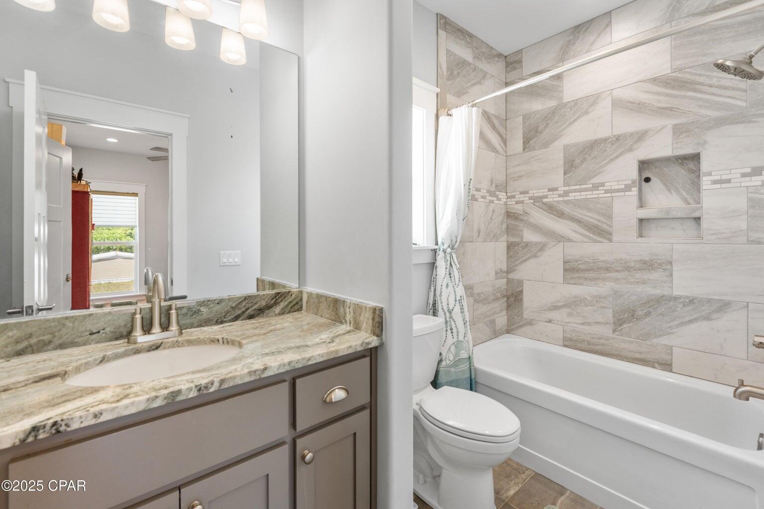 LAGUNA BEACH - Residential