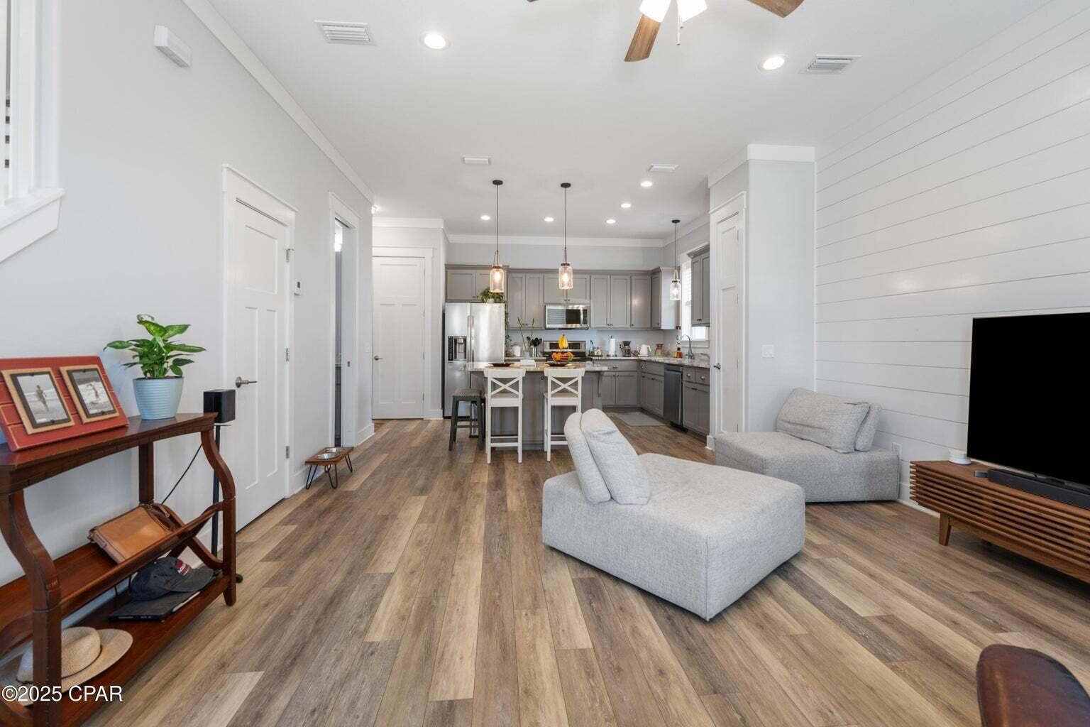 LAGUNA BEACH - Residential