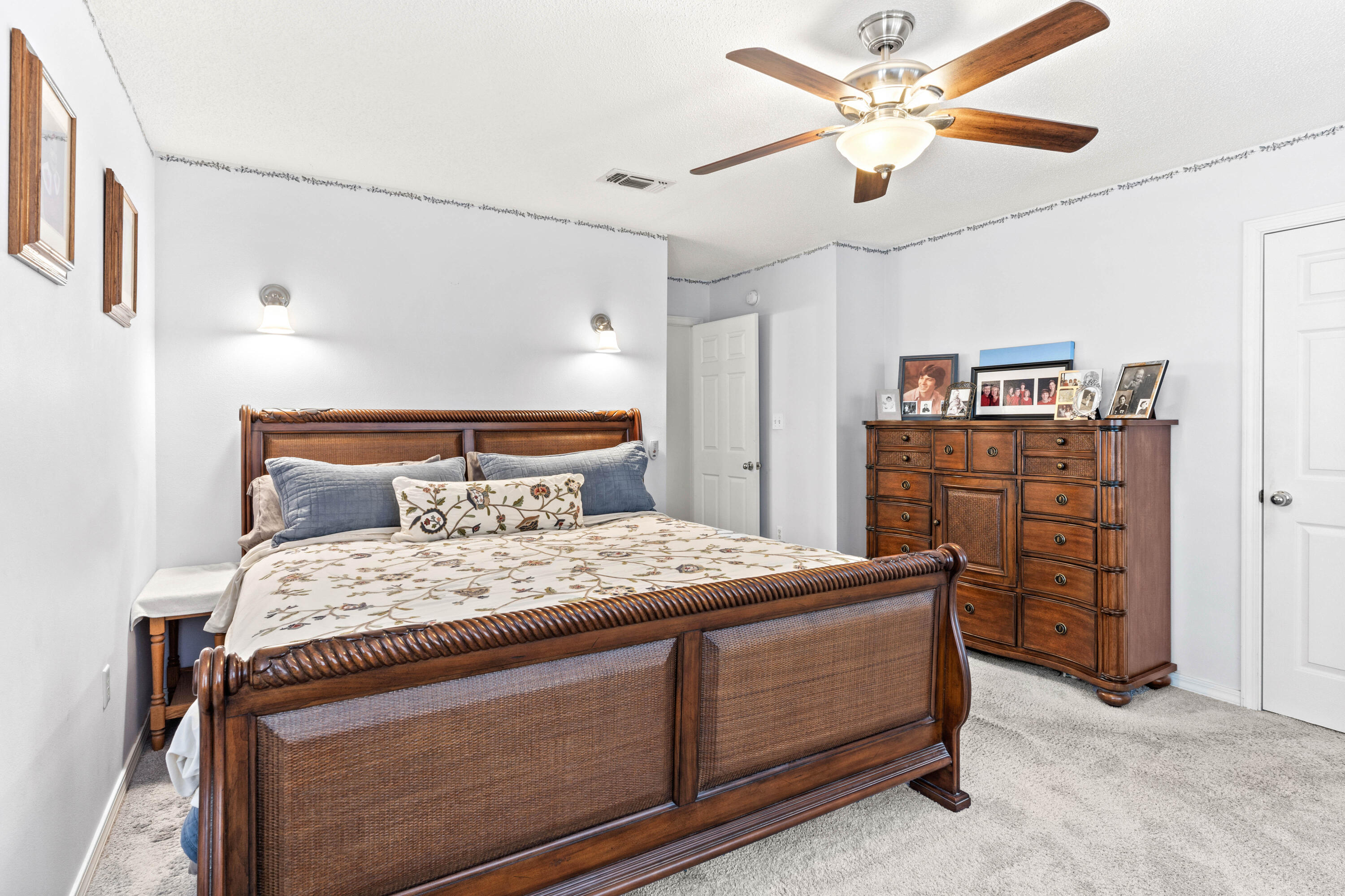 TWIN LAKES - Residential