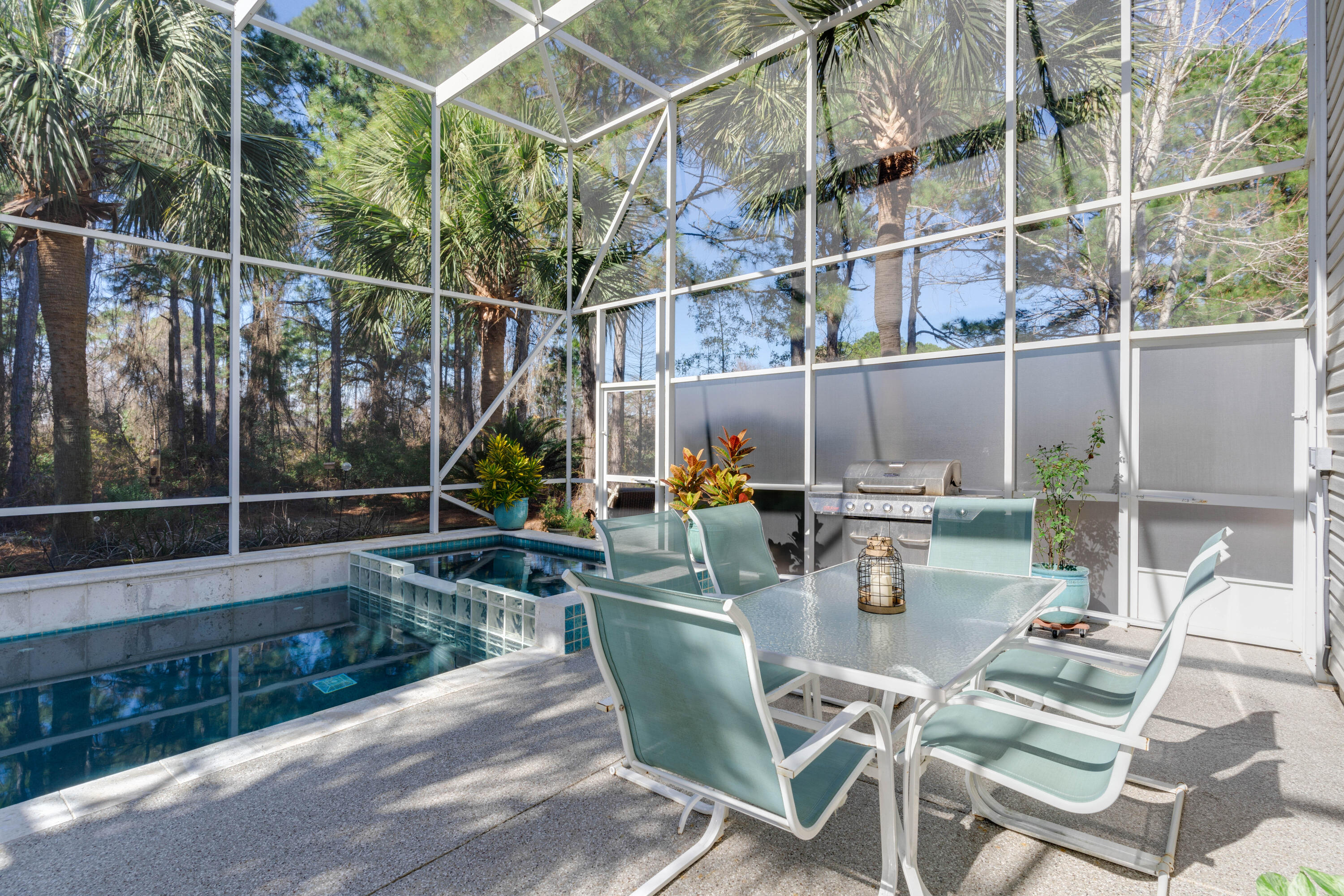 TWIN LAKES - Residential