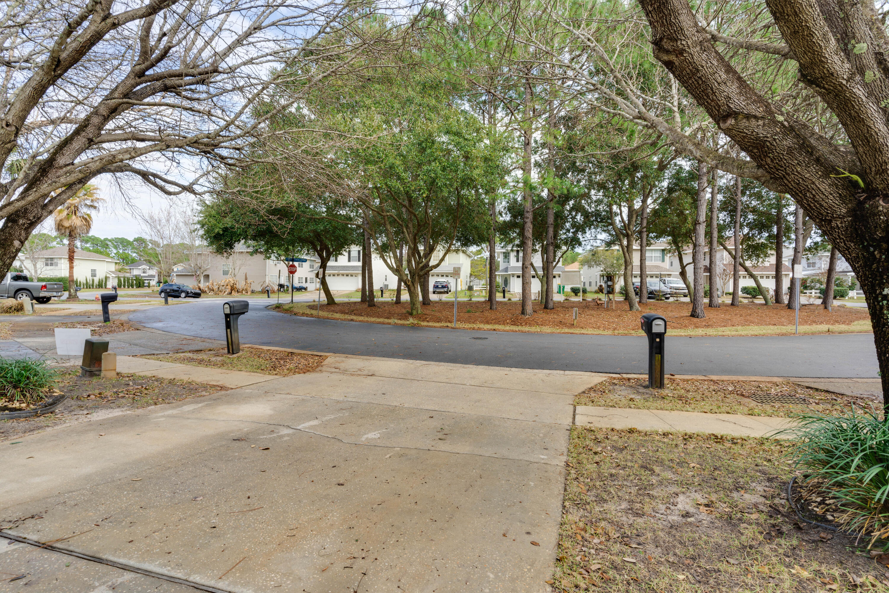 TWIN LAKES - Residential