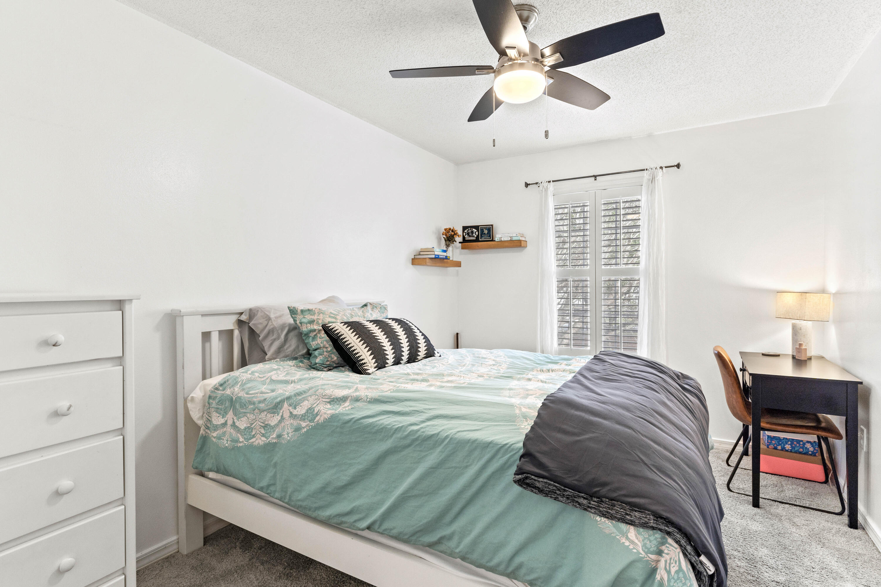 TWIN LAKES - Residential