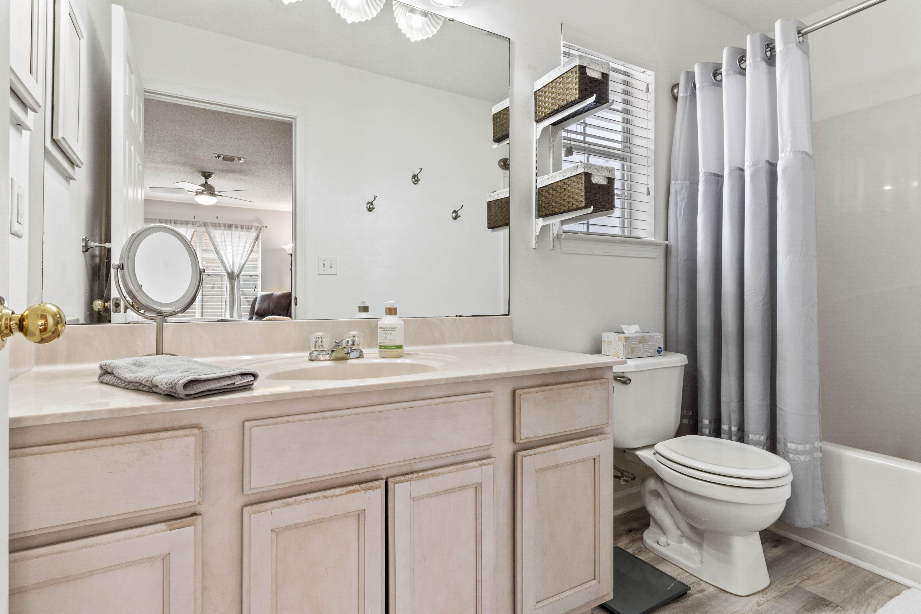 TWIN LAKES - Residential