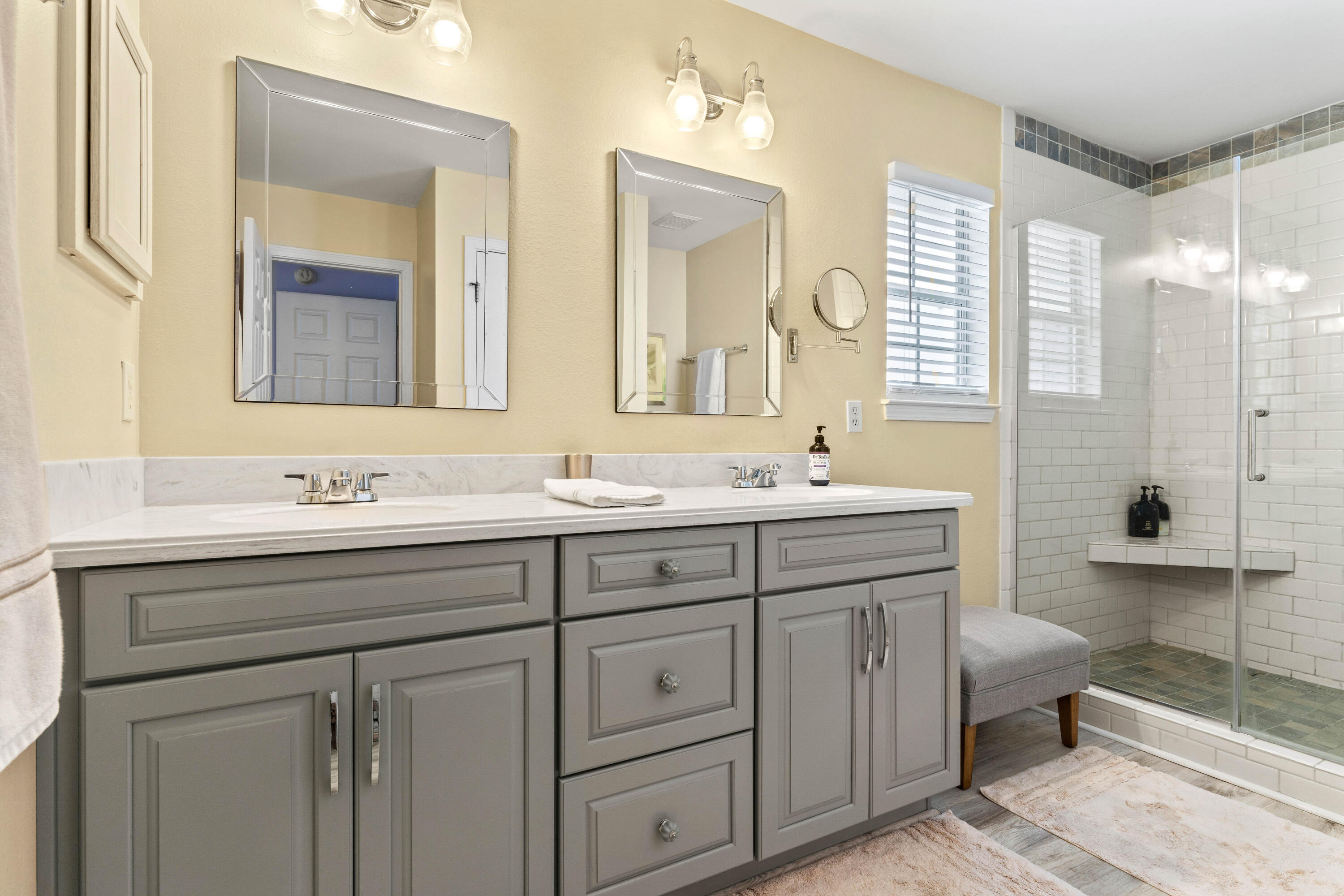 TWIN LAKES - Residential