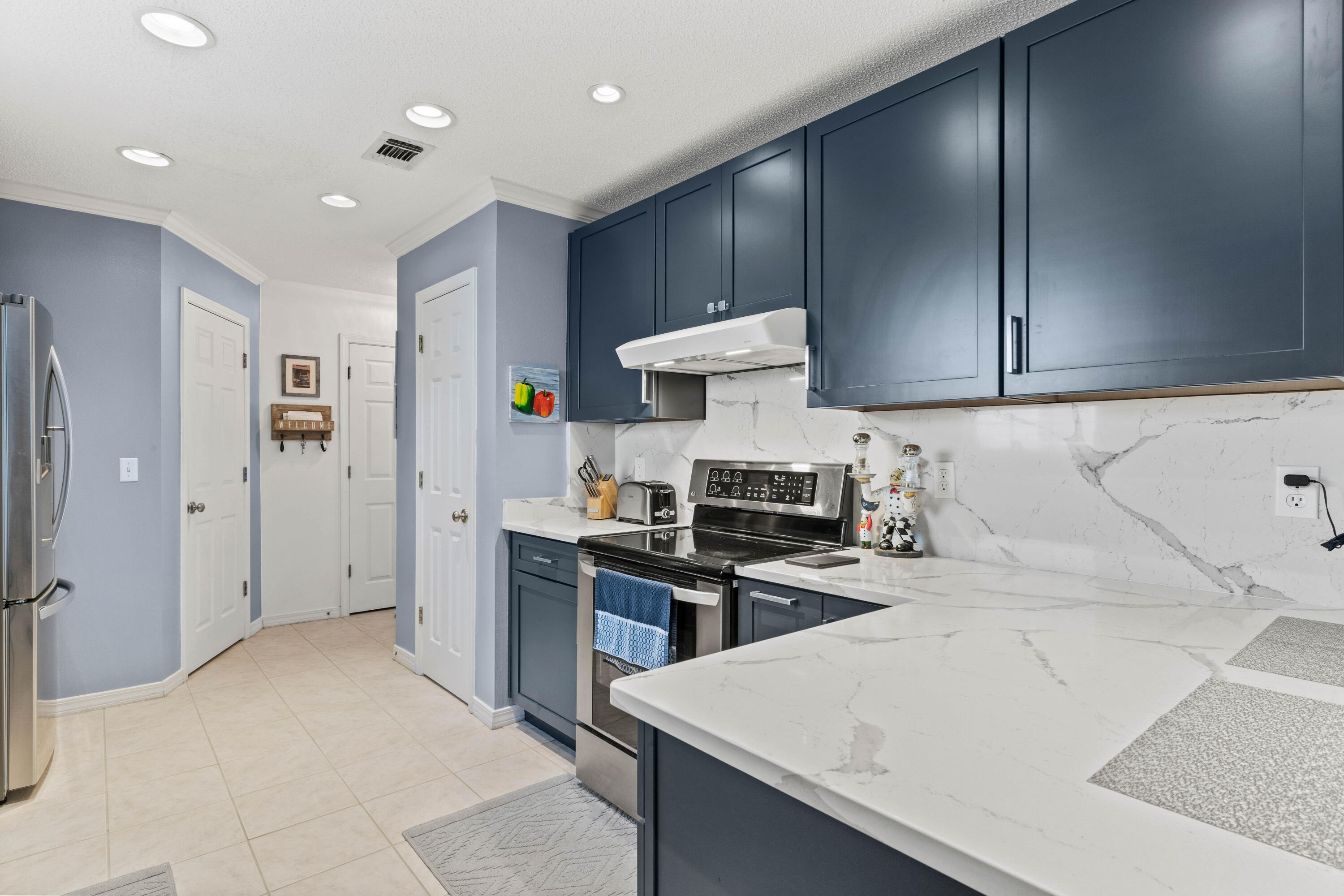 TWIN LAKES - Residential