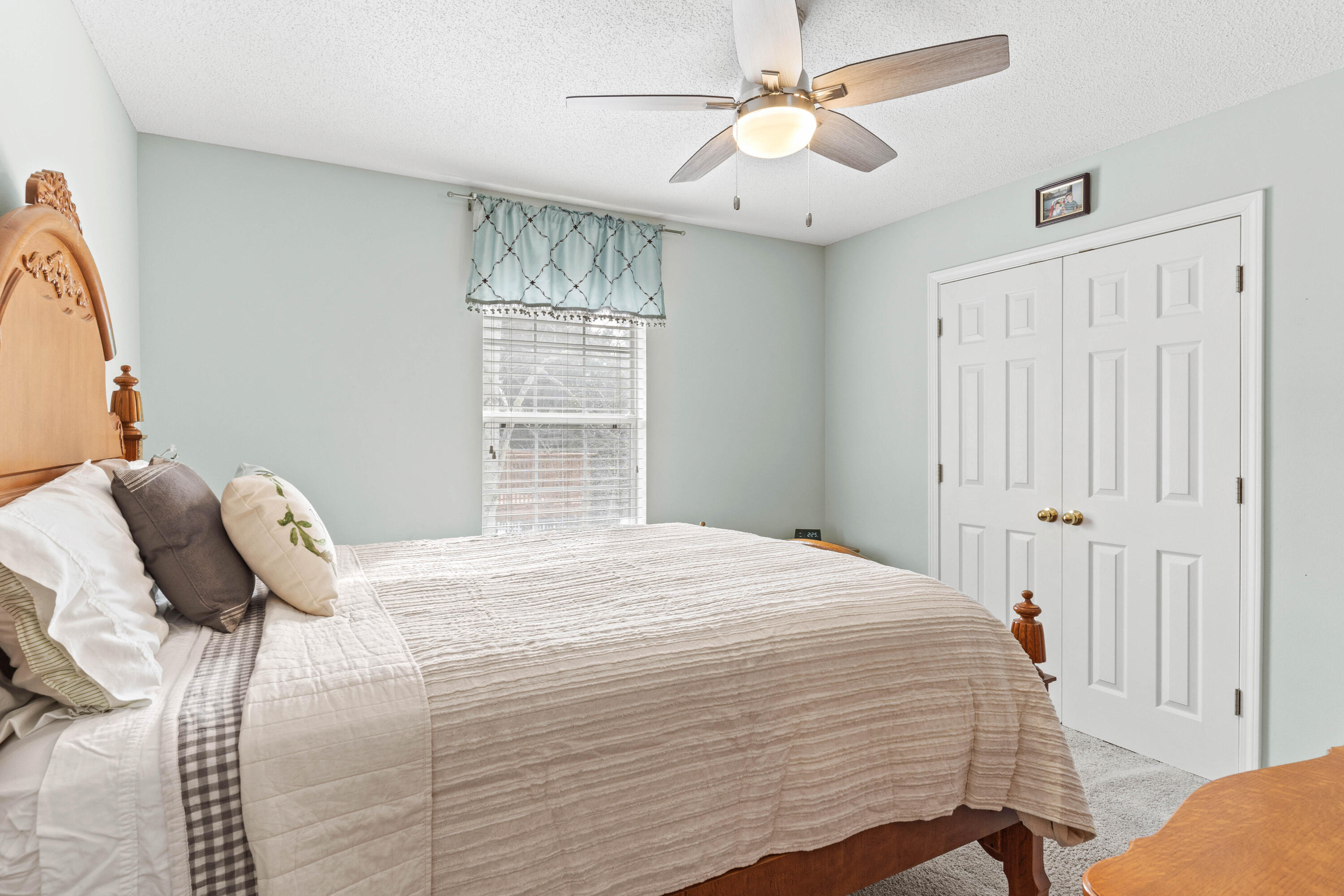 TWIN LAKES - Residential