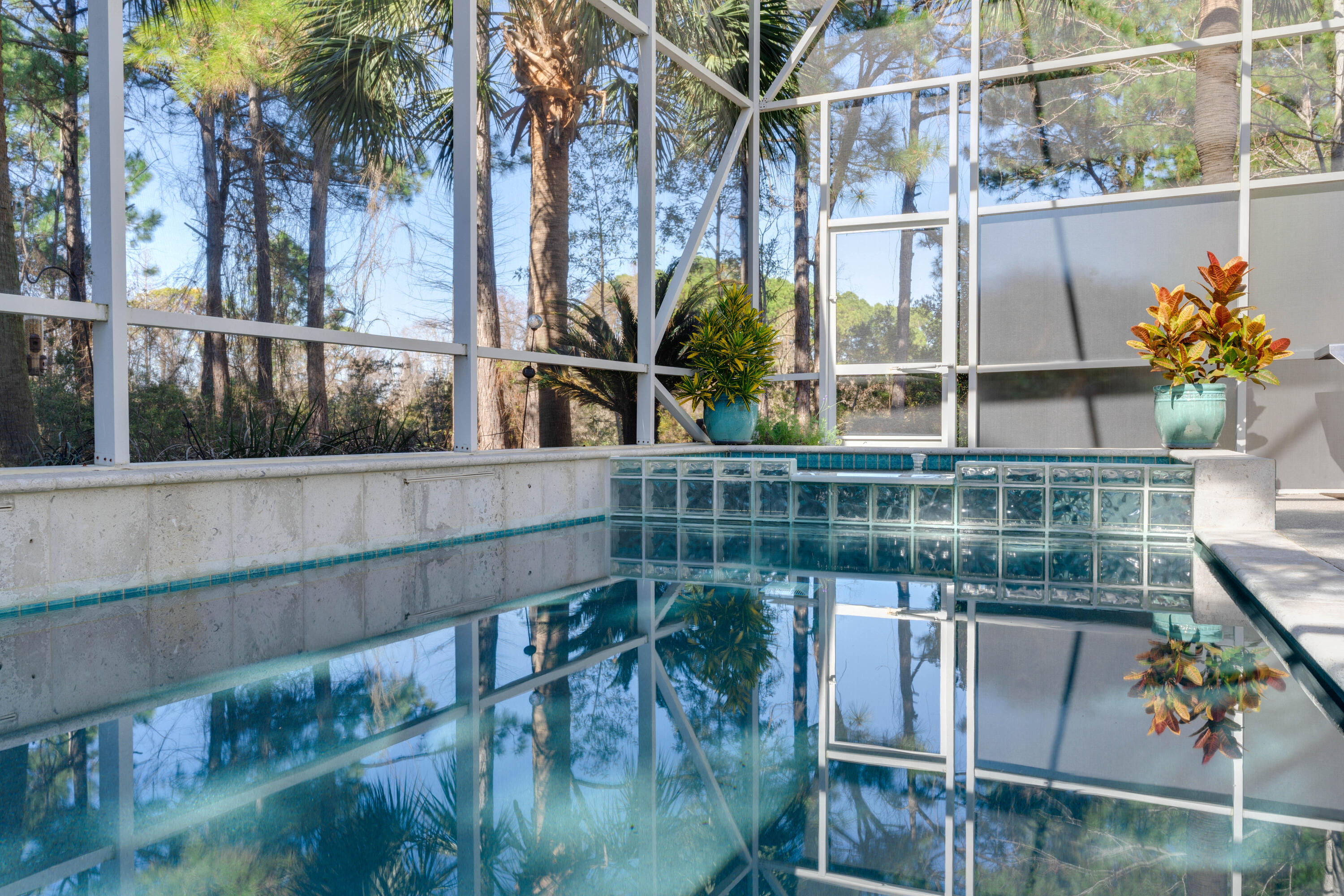 TWIN LAKES - Residential