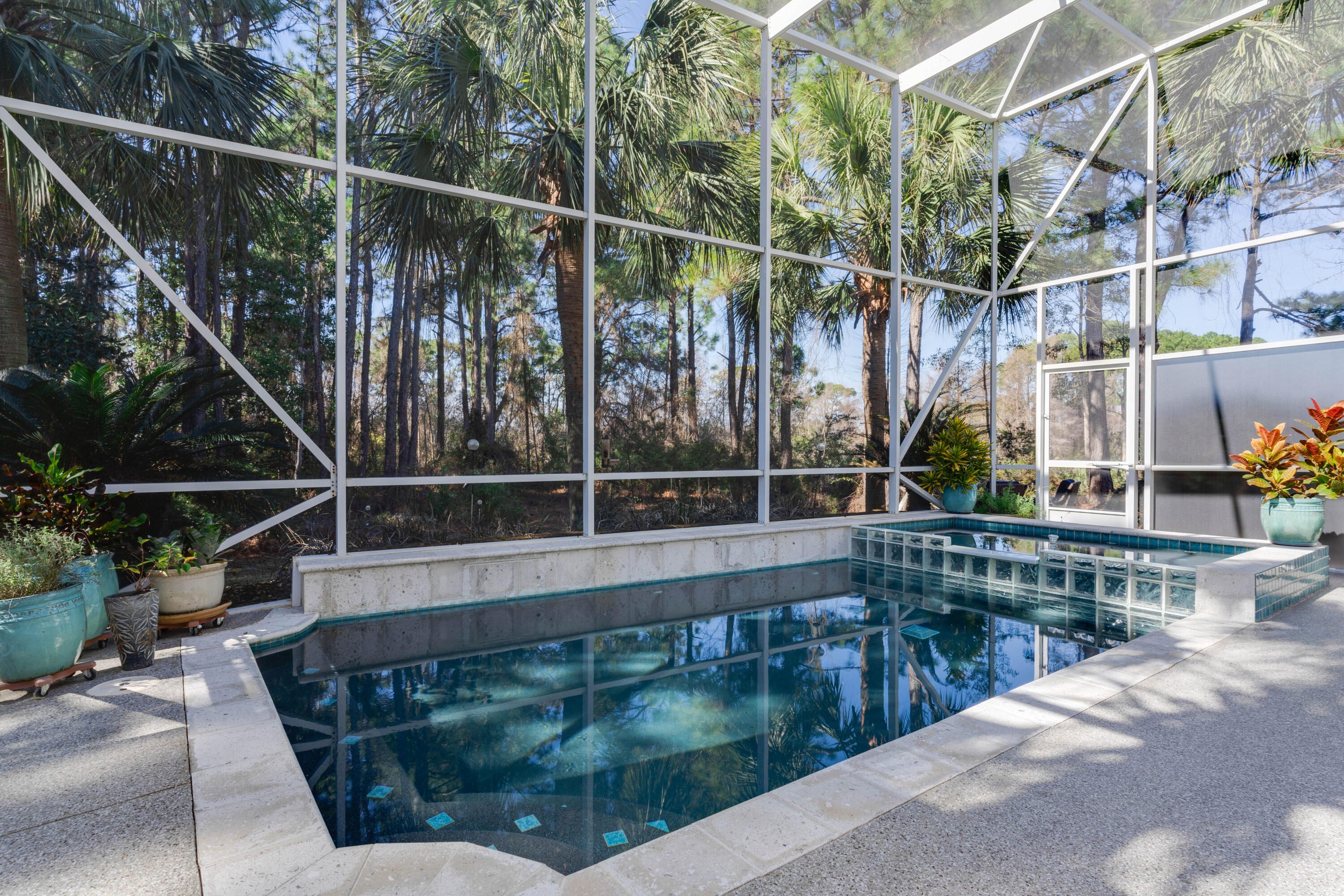 TWIN LAKES - Residential