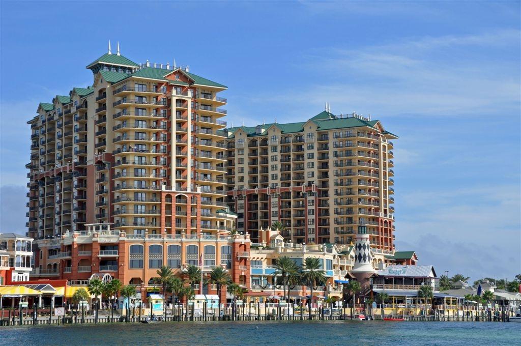 EMERALD GRANDE - Residential