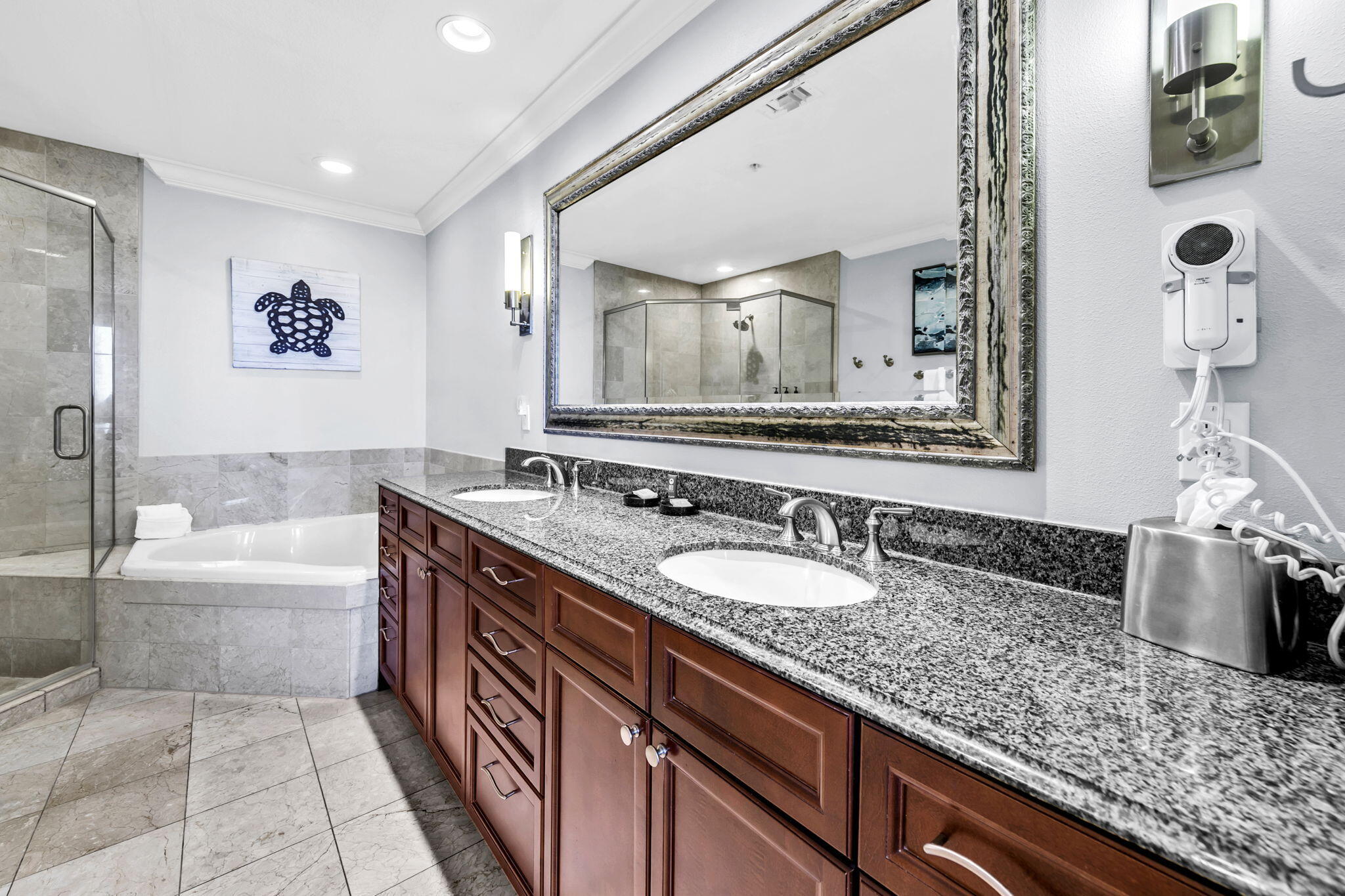 EMERALD GRANDE - Residential