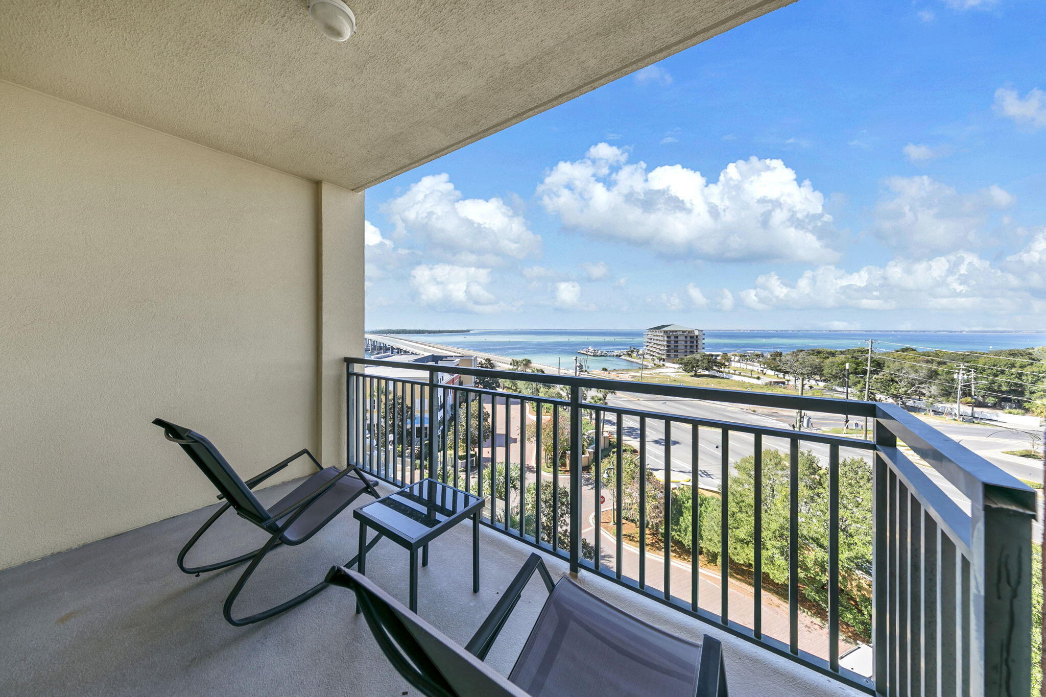 EMERALD GRANDE - Residential