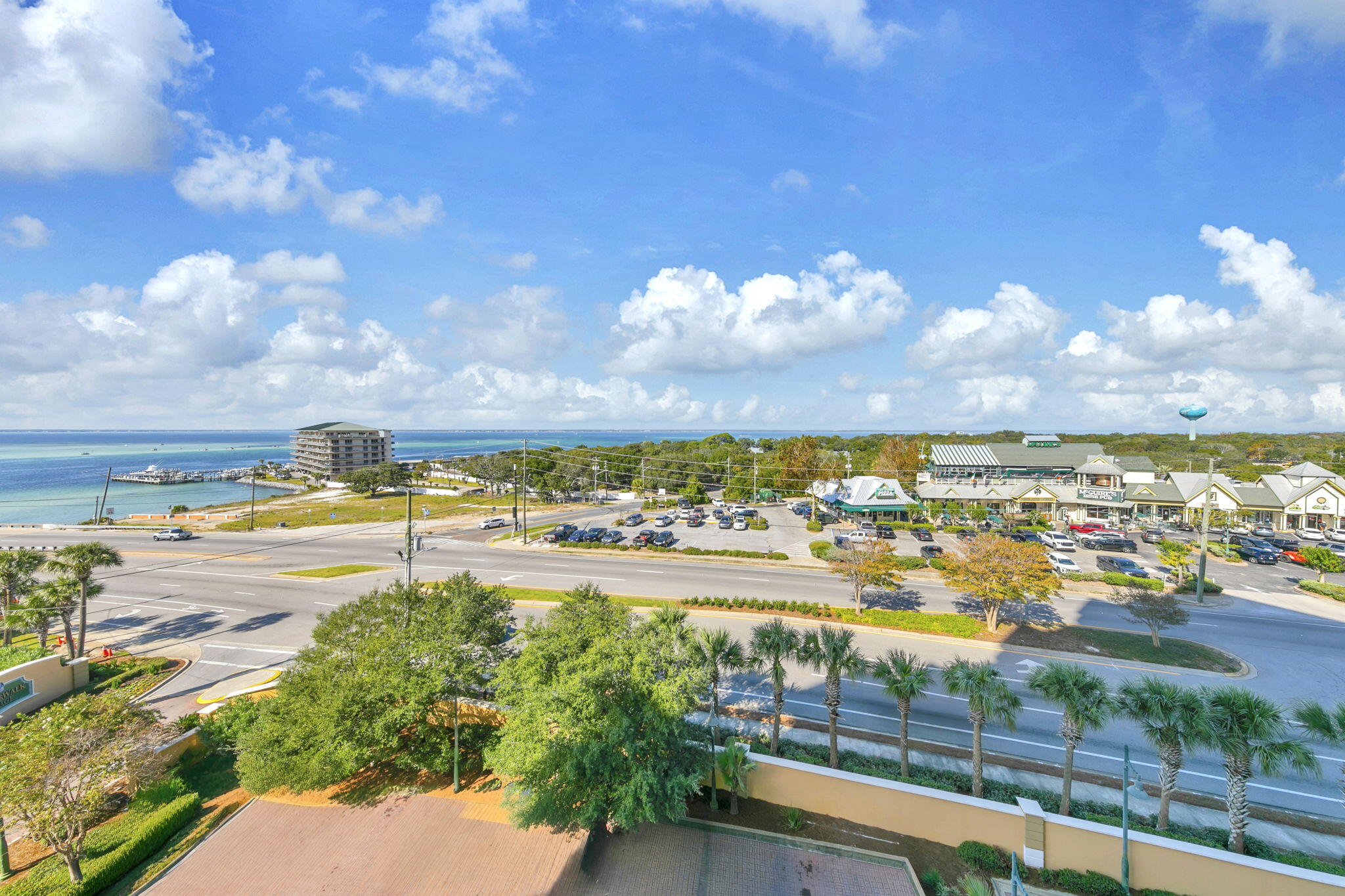 EMERALD GRANDE - Residential