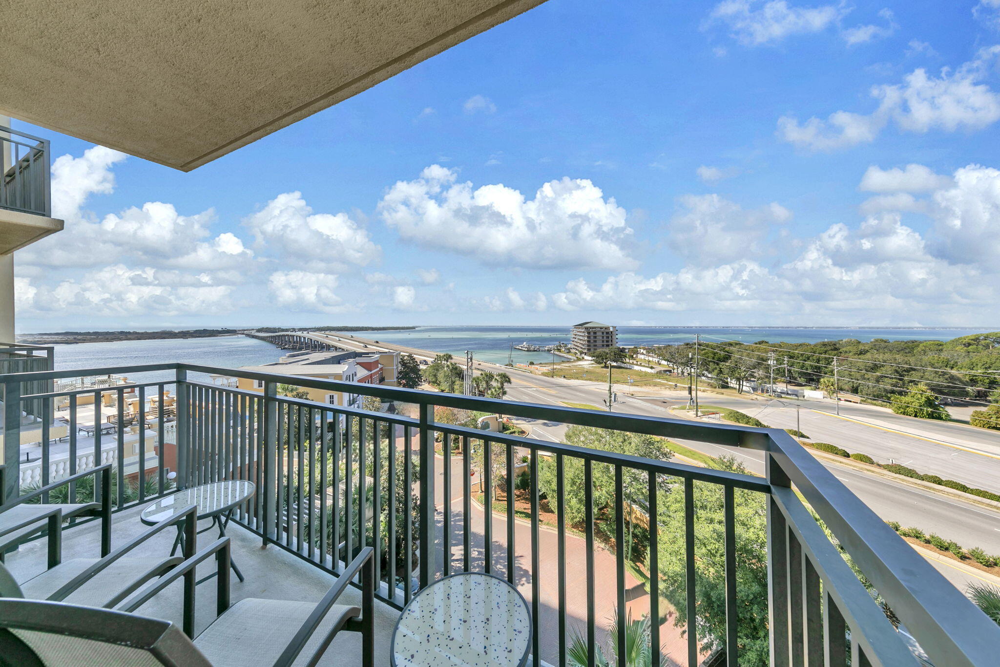 EMERALD GRANDE - Residential