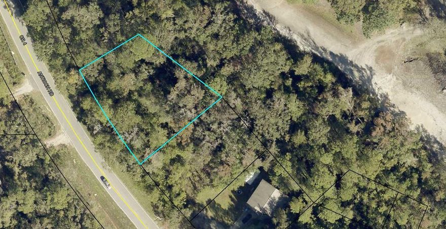 Great homesite within a stones throw of the golf course.  Short drive to schools, shopping, and Duke field or Eglin.