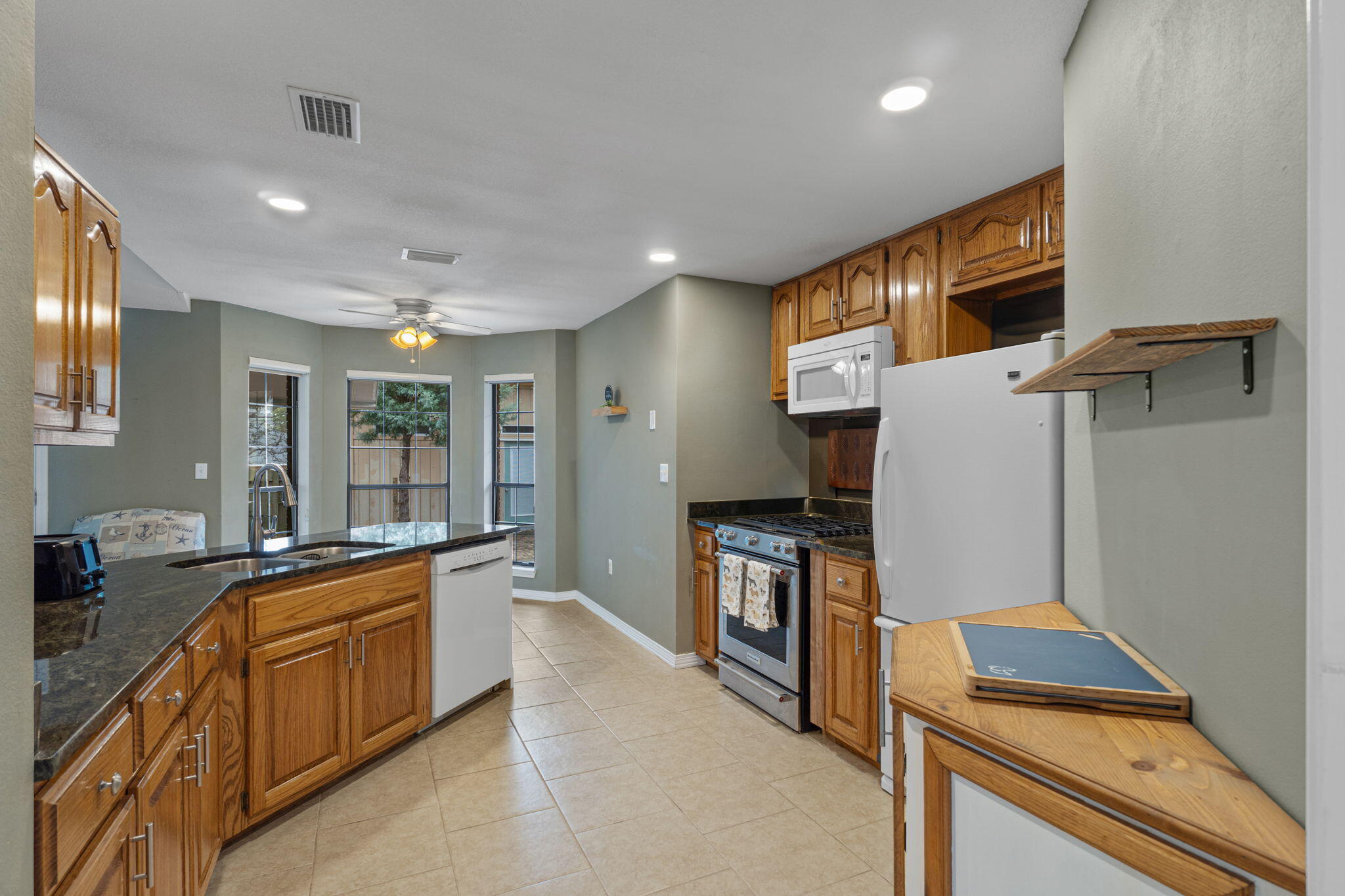 LAKESIDE EAST - Residential