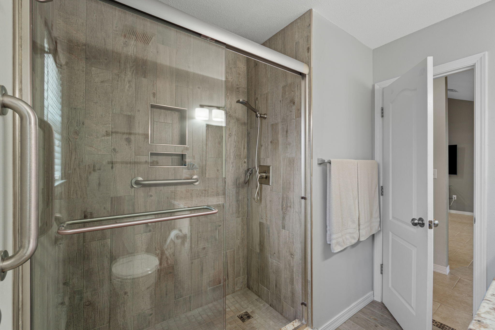 LAKESIDE EAST - Residential