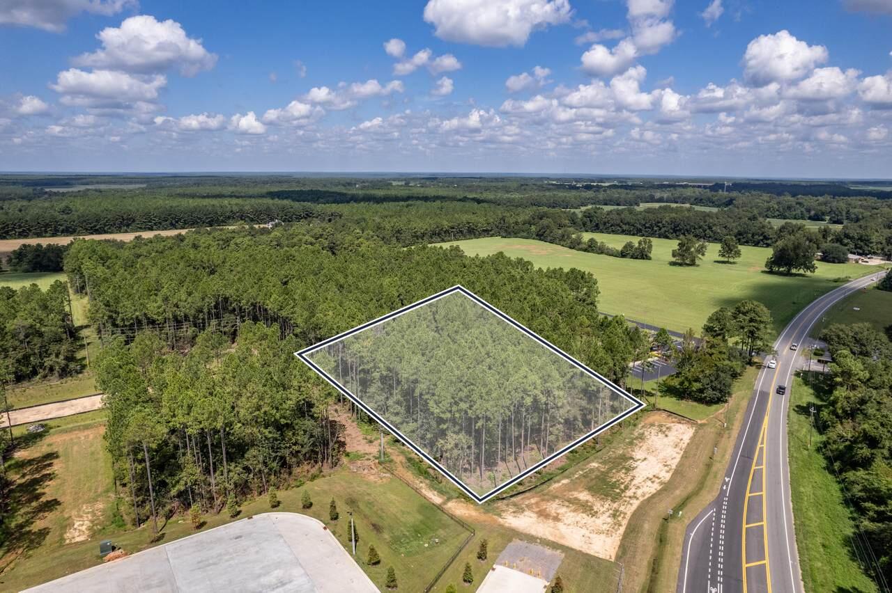 Now available is an approximately 1.5 acre parcel in Baker, FL with a new 20 year billboard ground lease! This property is zoned C-3 and allows for a number of commercial uses. There is a shared access with the new Cefco convenience store as well as the office building. Baker is growing area that lies just west of Crestview. Multiple commercial and residential developments are currently underway in Baker. Quick access to Highway 90, I-10, and Highway 85 make this site a great location for development.