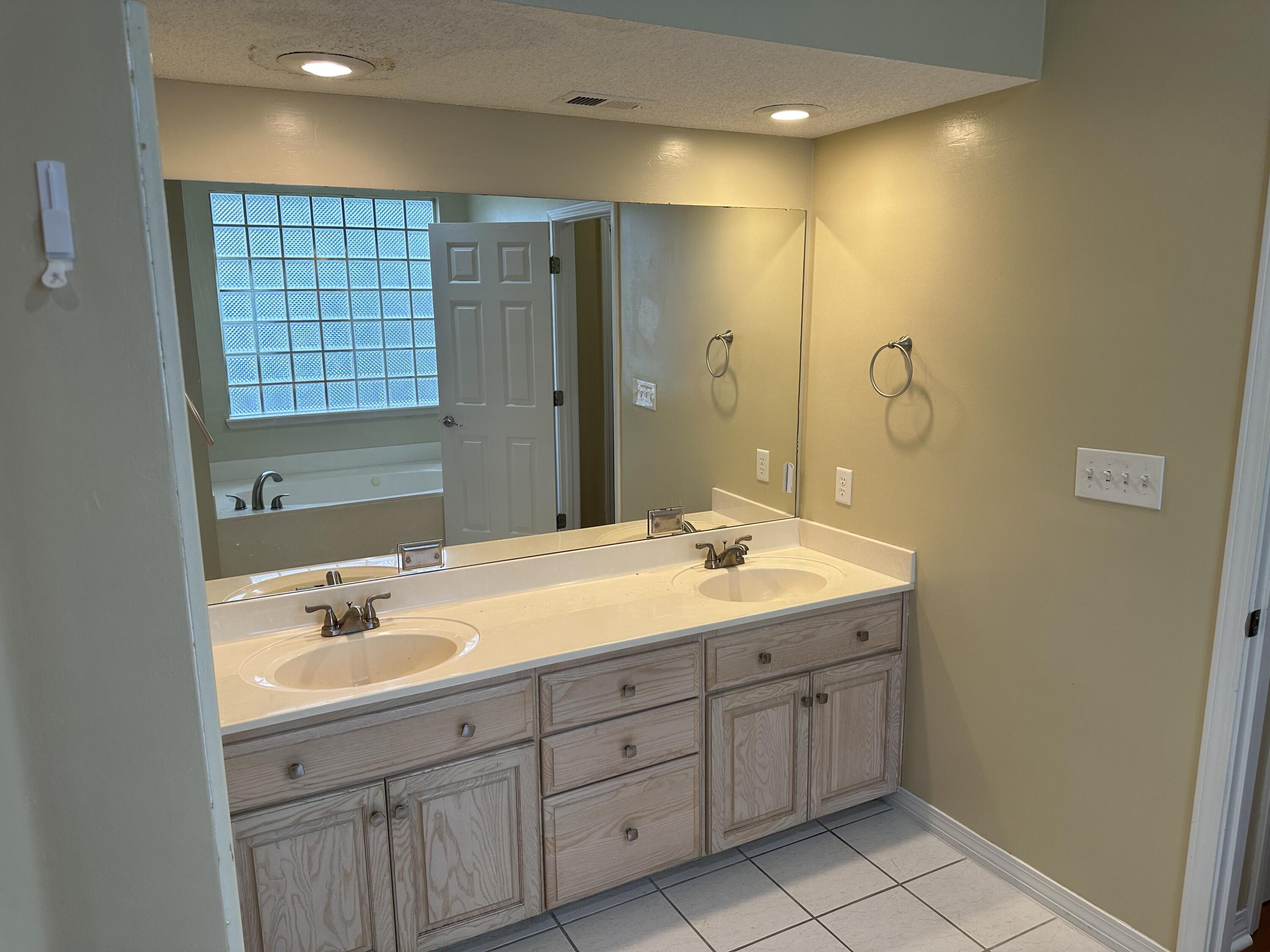 EMERALD BAY PH 1A - Residential Lease